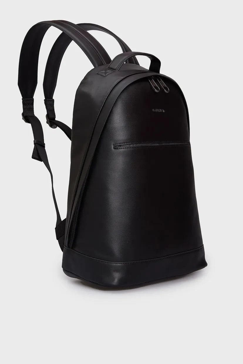 Мъжка раница Men’s rucksack Calvin Klein
K50K511212 BEH angled view