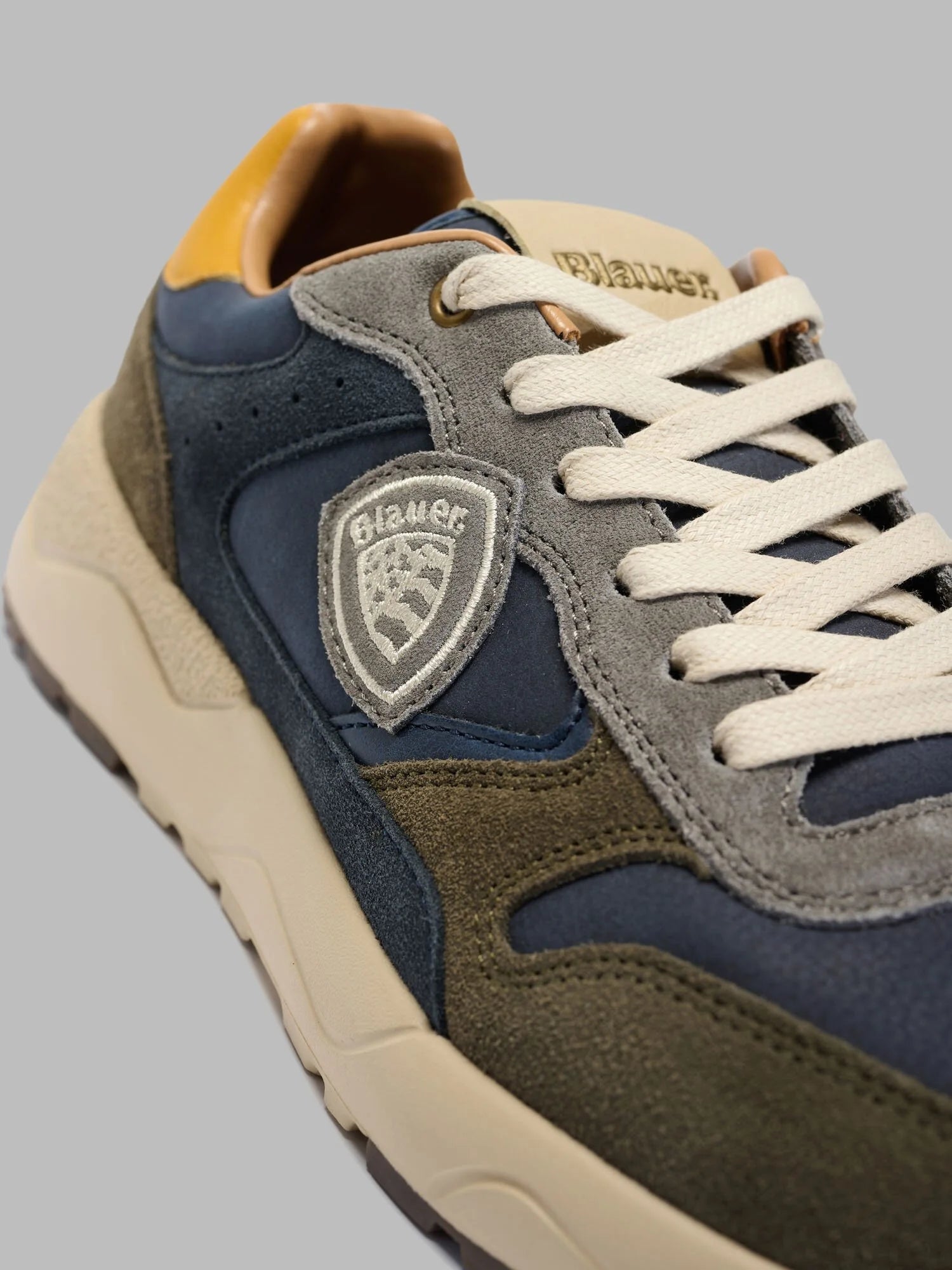 Мъжки кецове Men’s sneakers Blauer
F6OZARK01NUS Navy / Military Green / Beige / Yellow detail view