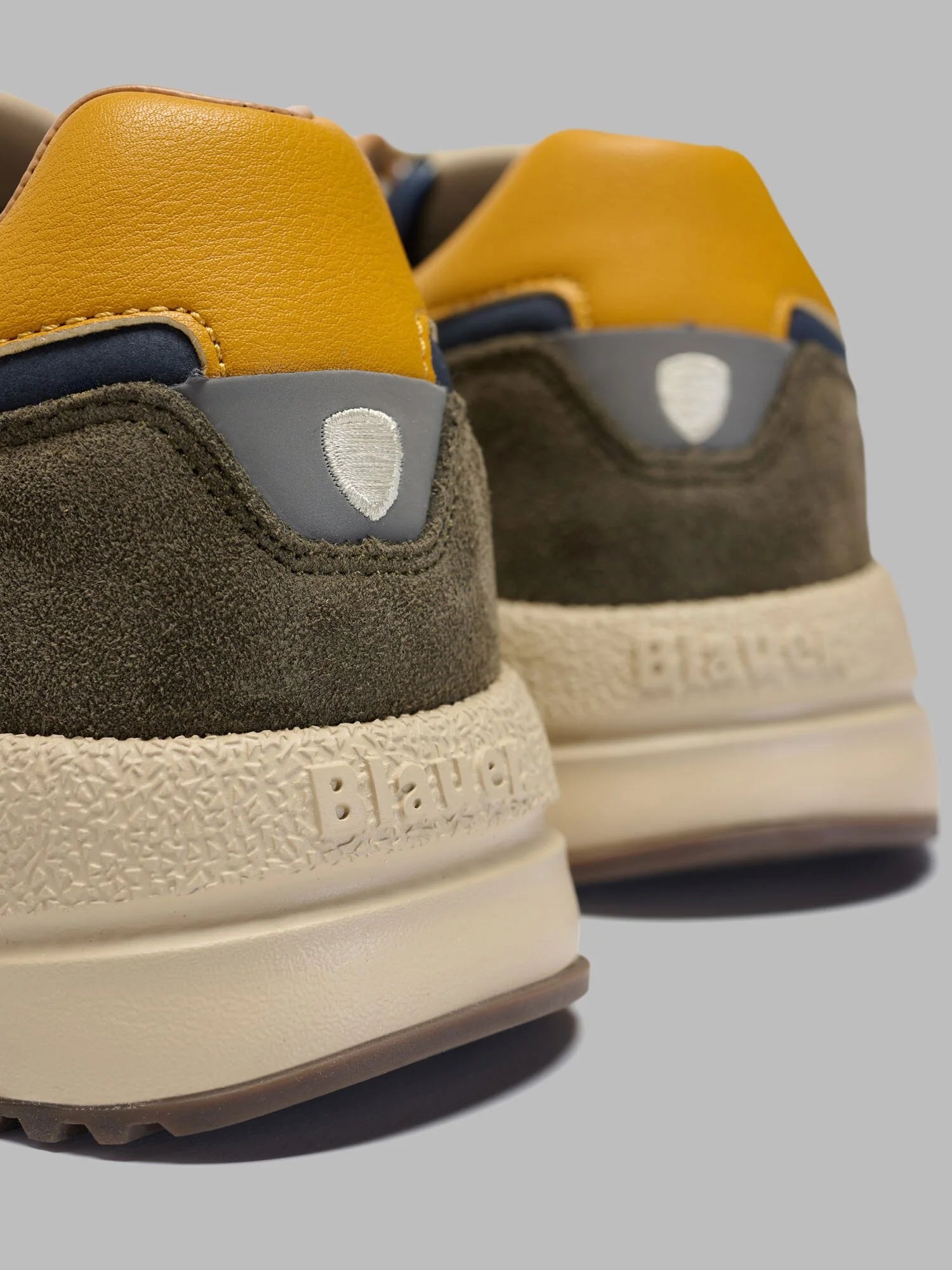 Мъжки кецове Men’s sneakers Blauer
F6OZARK01NUS Navy / Military Green / Beige / Yellow heels view