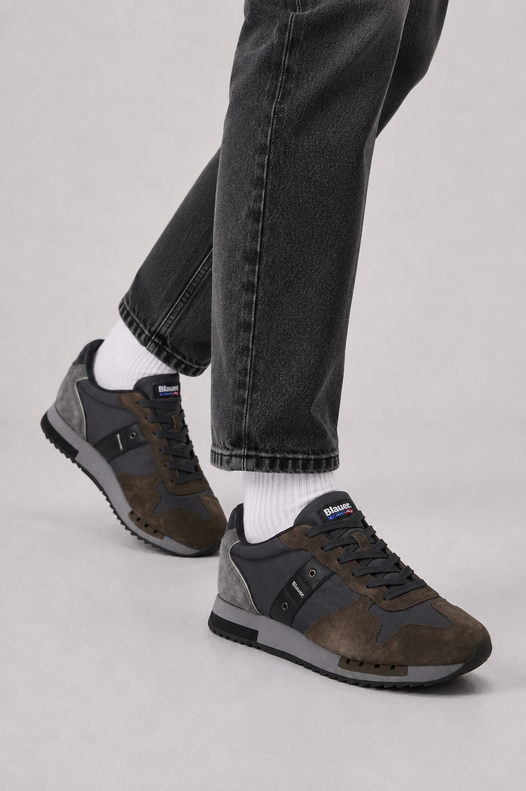 Мъжки маратонки Men’s sneakers Blauer F6QUEENS01WAX Gray / Brown lifestyle view