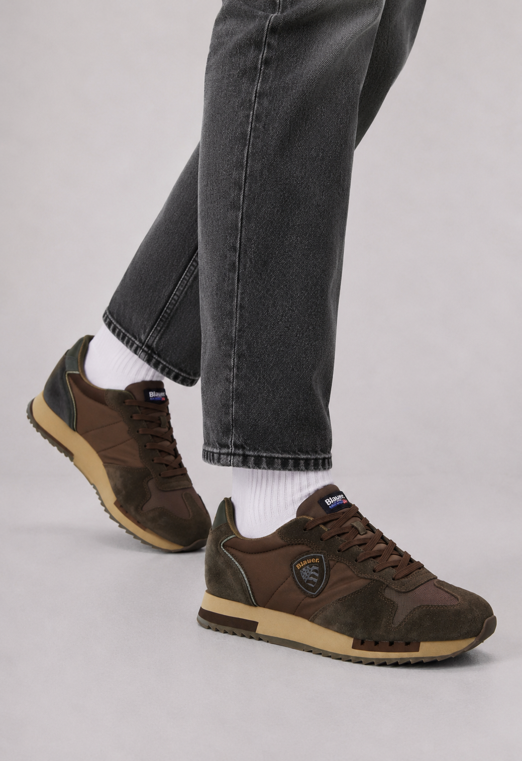 Мъжки маратонки Men’s sneakers Blauer
F6QUEENS05MES Brown lifestyle view