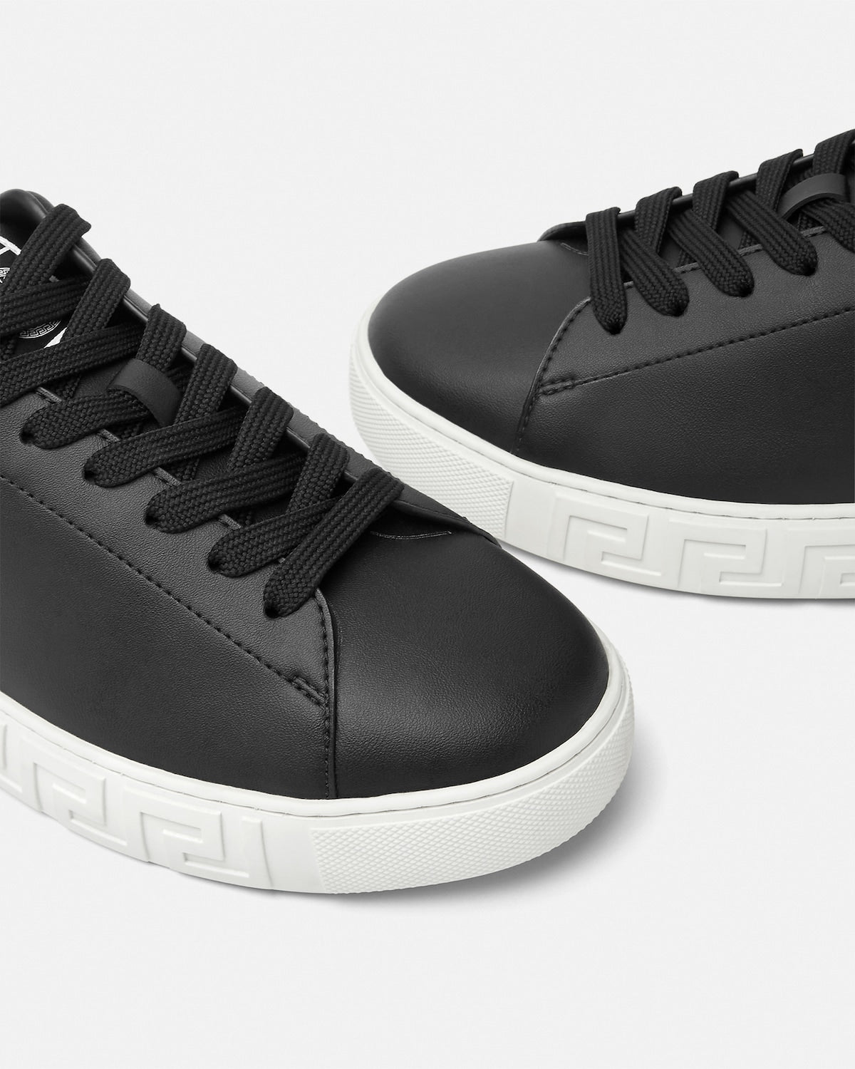 Мъжки кецове Men’s sneakers Versace Greca Nylon 1014460-1A09608-1B000 Black close up view