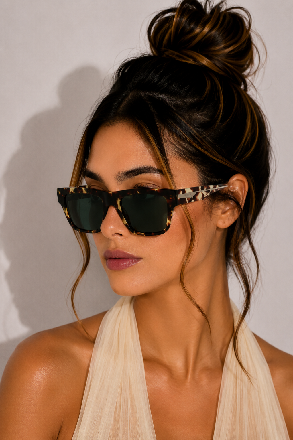 Слънчеви очила Unisex sunglasses Trussardi
TSU9032 G21 Brown Tortoise women view