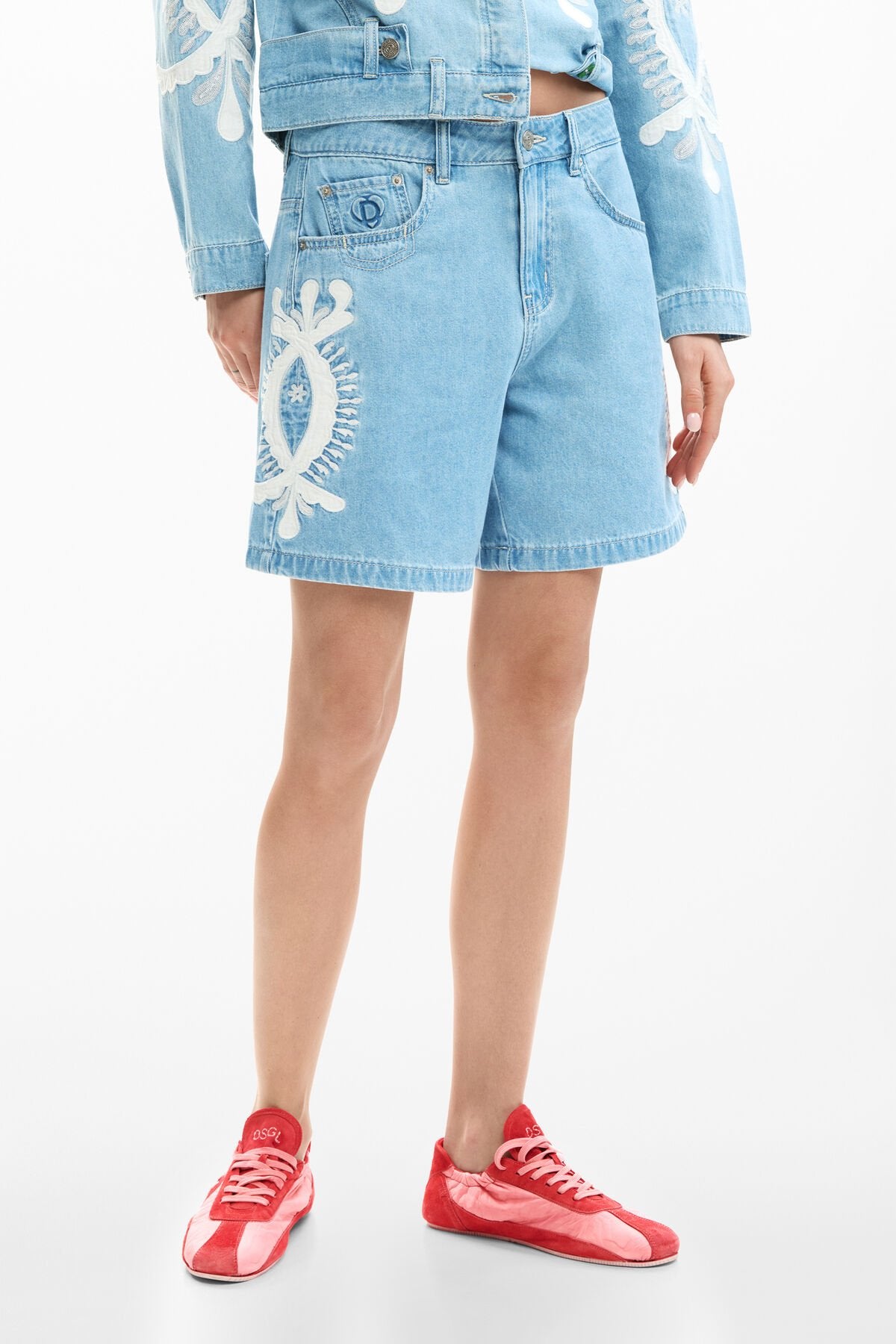 Дамски къси дънки Women’s denim shorts Desigual 26SWDD45 5053 front view