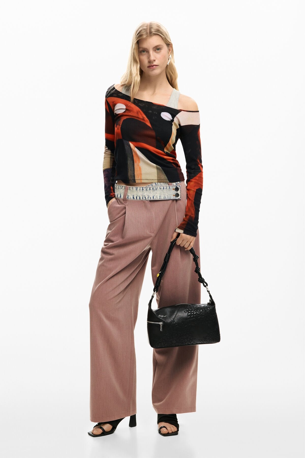 Дамска чанта Women’s handbag Desigual
26SAXPAW 2000 Black head to toe view