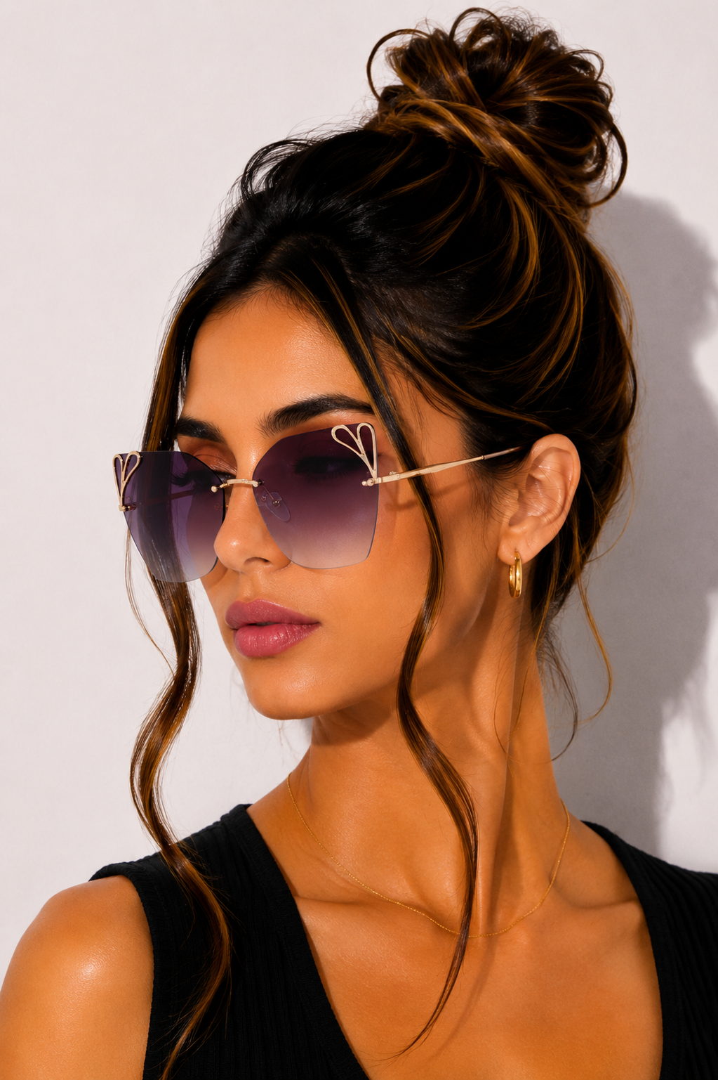 Дамски слънчеви очила Women’s metal sunglasses LIU JO LJ150S 714 lifestyle view