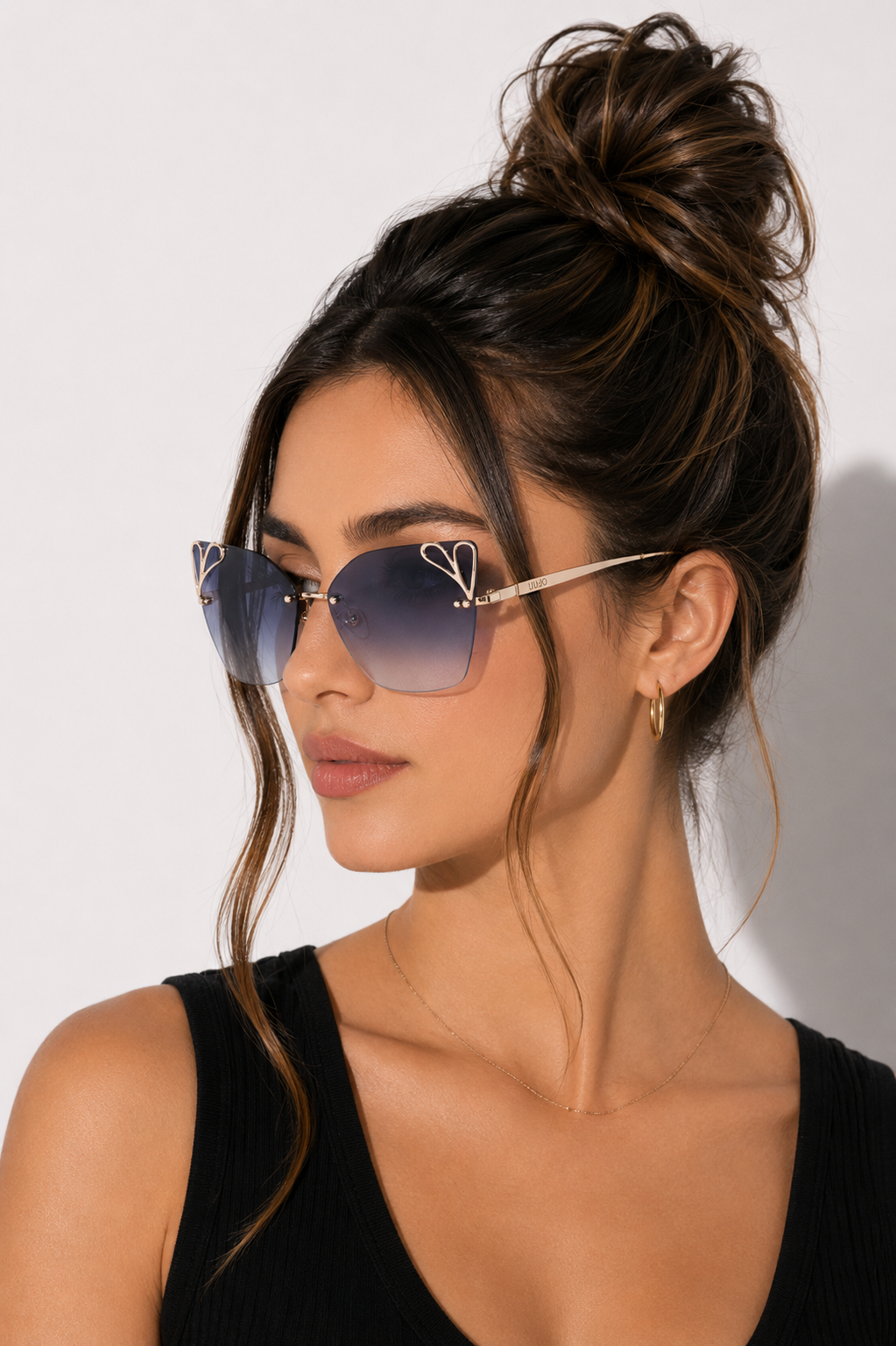 Дамски слънчеви очила Women’s metal sunglasses Liu Jo LJ150S 716 lifestyle view