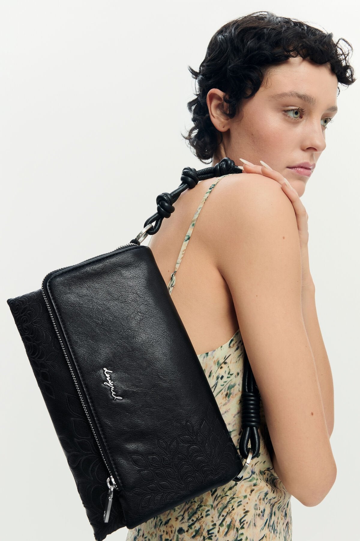 Дамска чанта Women’s shoulder bag Desigual
26SAXPAX2000U Black lifestyle view