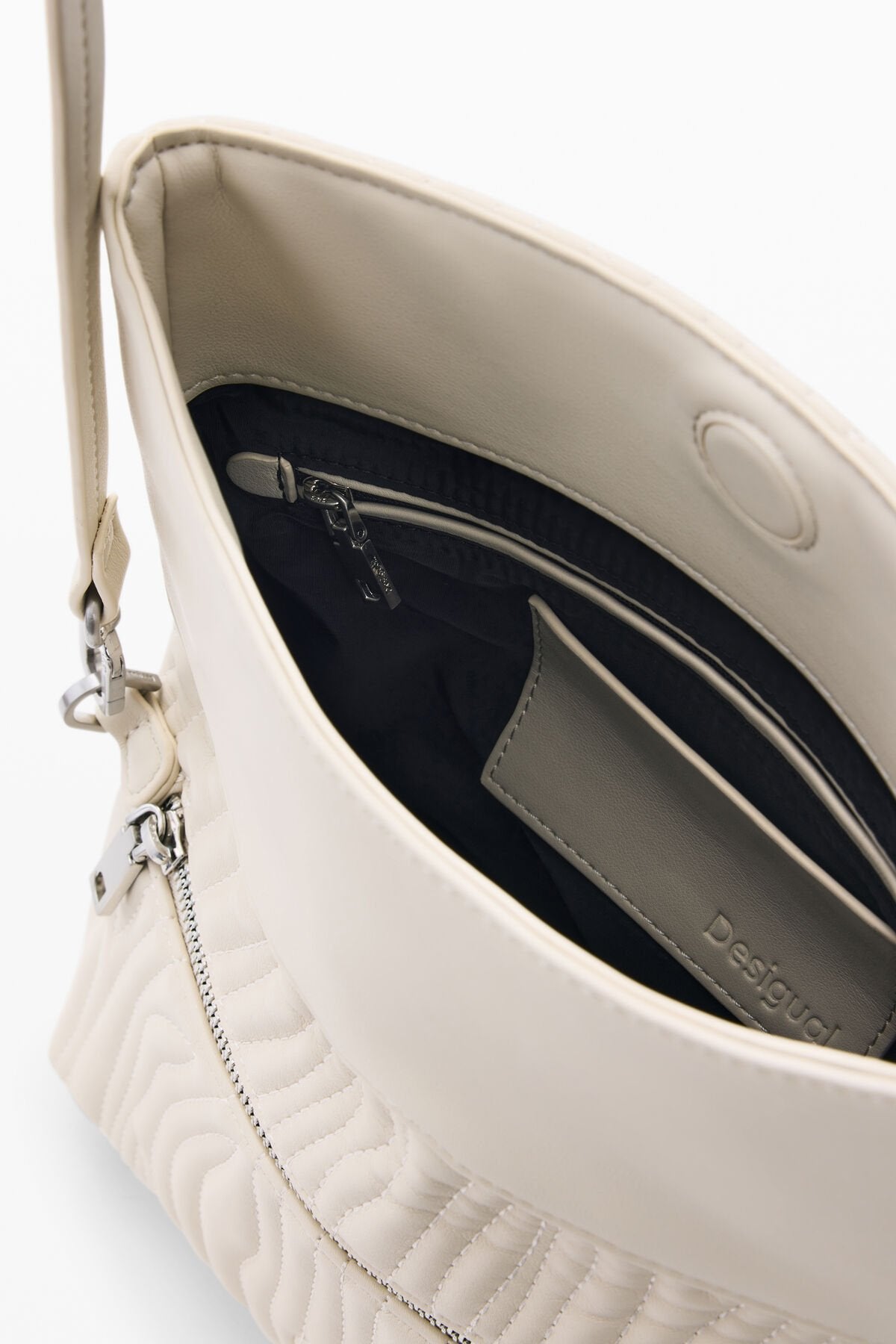 Дамска чанта Women’s shoulder bag Desigual
26SAXPBB 1008 White inside view