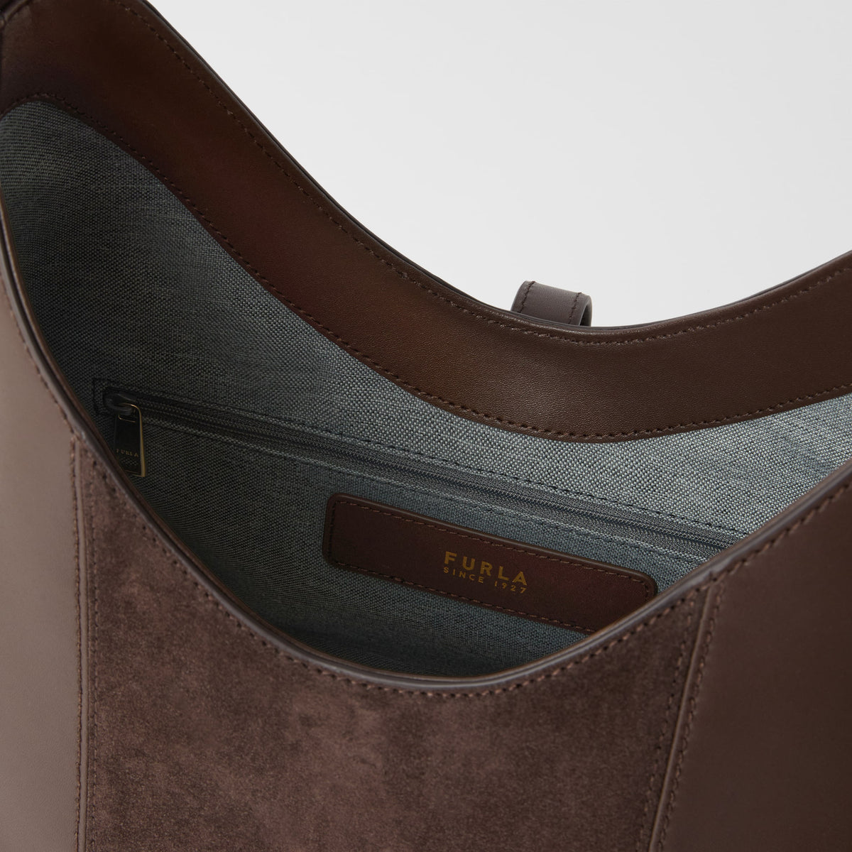 Women’s shoulder bag Furla Goccia M
SKU: WB01499_BX3158_1007_5137S Toni Espresso inside view