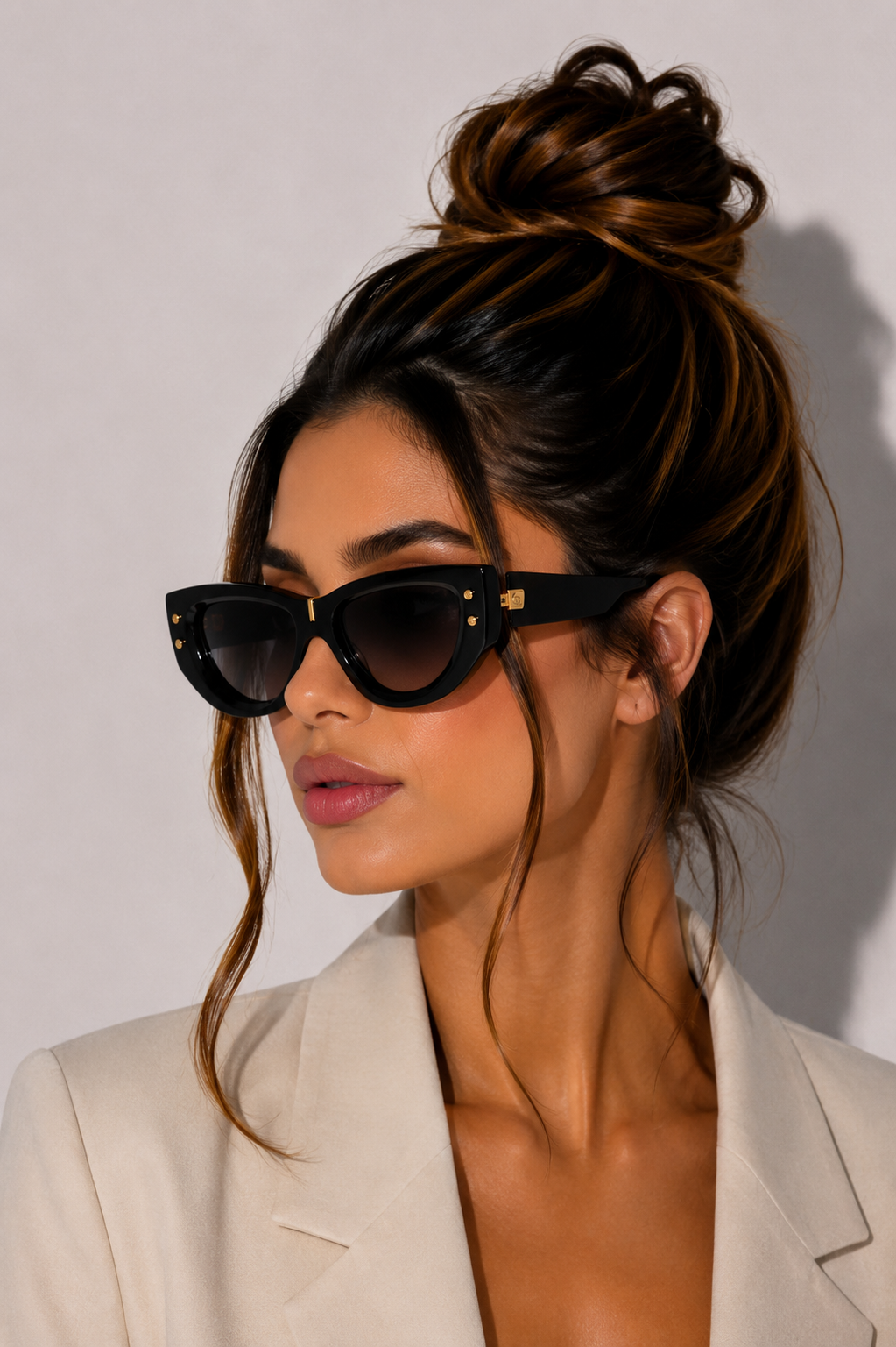 Дамски слънчеви очила Women’s sunglasses BALMAIN BPS-151A-55 Brown lifestyle view