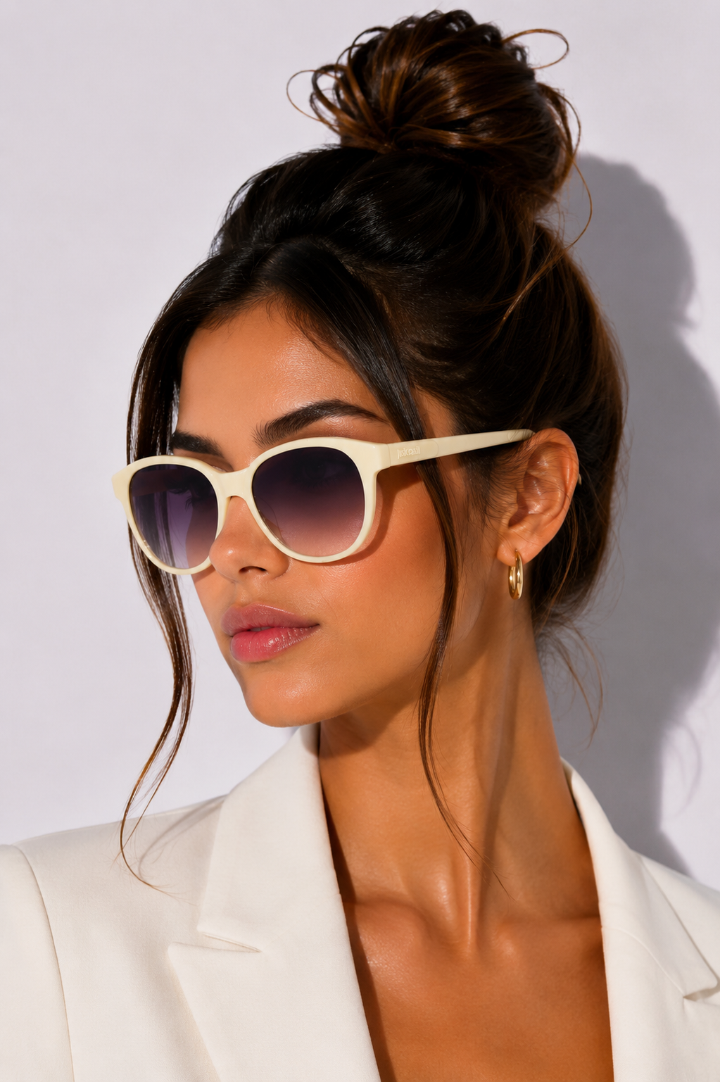 Дамски слънчеви очила Women’s sunglasses Just Cavalli JC673S 41W Ivory lifestyle view