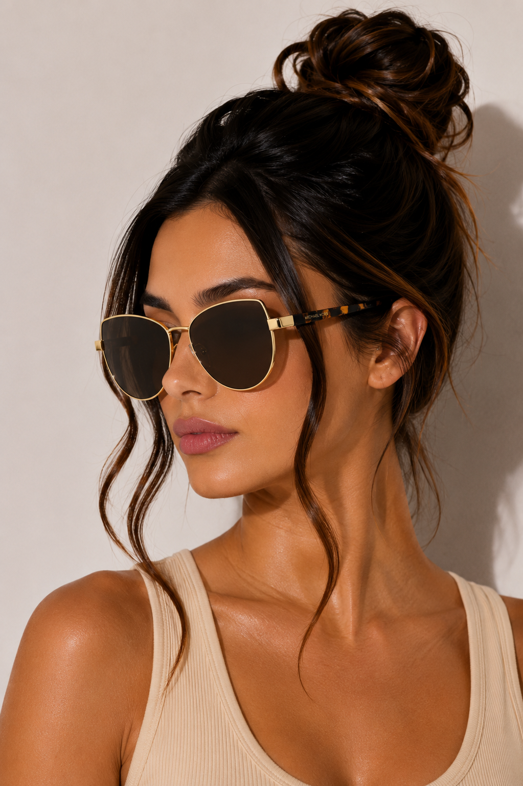 Дамски слънчеви очила Women’s sunglasses MICHAEL KORS Lanikai MK-1162 lifestyle view