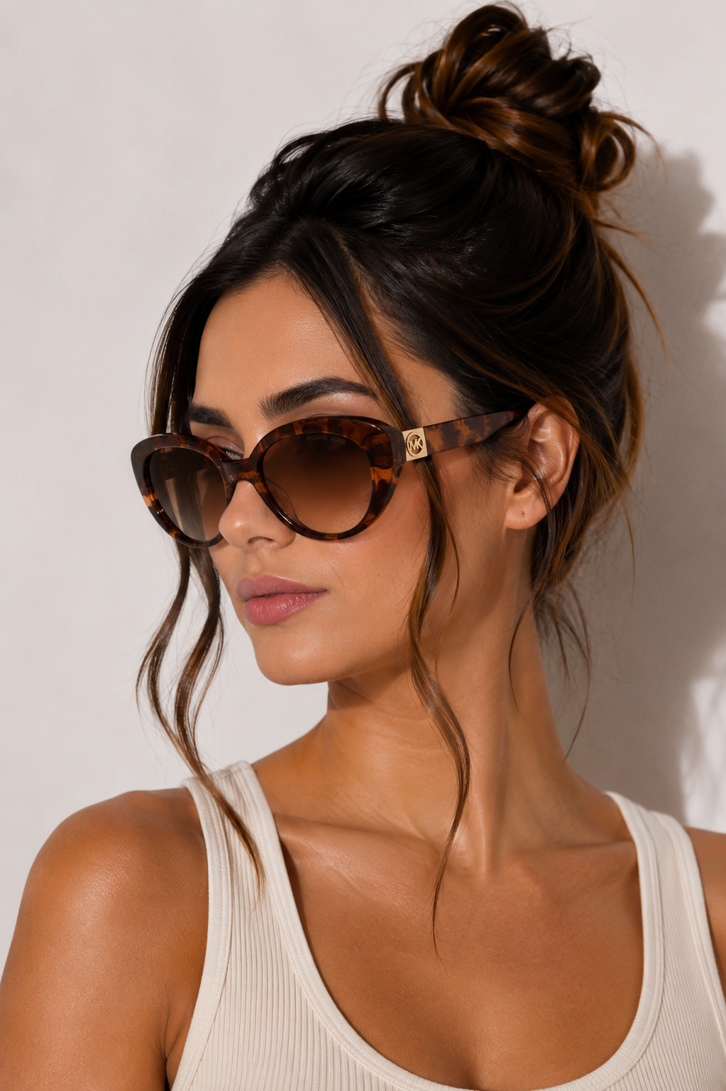 Дамски слънчеви очила Women’s sunglasses MICHAEL KORS MK-2269U lifestyle view