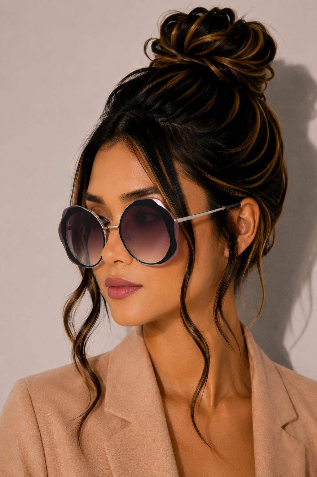 Дамски слънчеви очила Women’s sunglasses Ted Baker TB1715 422 Burgundy lifestyle view