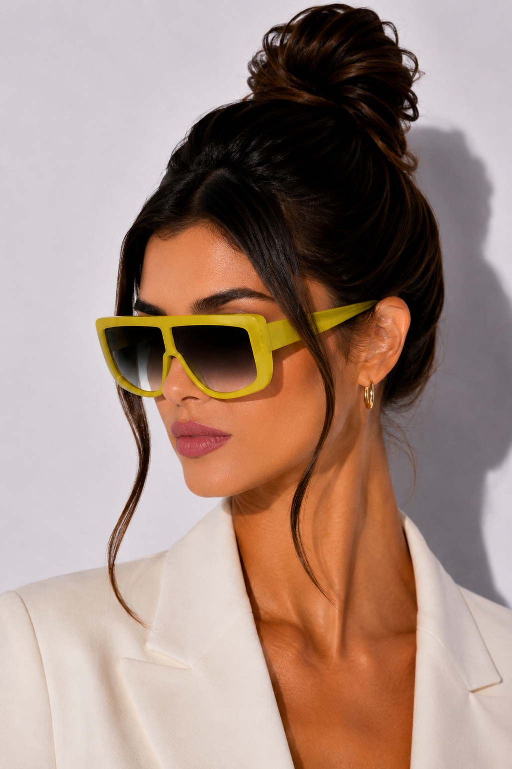 Дамски слънчеви очила Women’s sunglasses VICTORIA BECKHAM VB664S 709 Transparent Lime lifestyle view