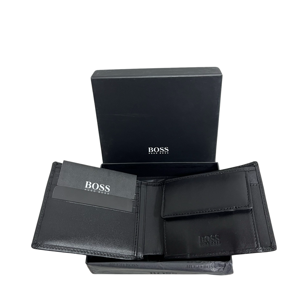 Мъжки портфейл естествена кожа Hugo Boss 50250331 в черно