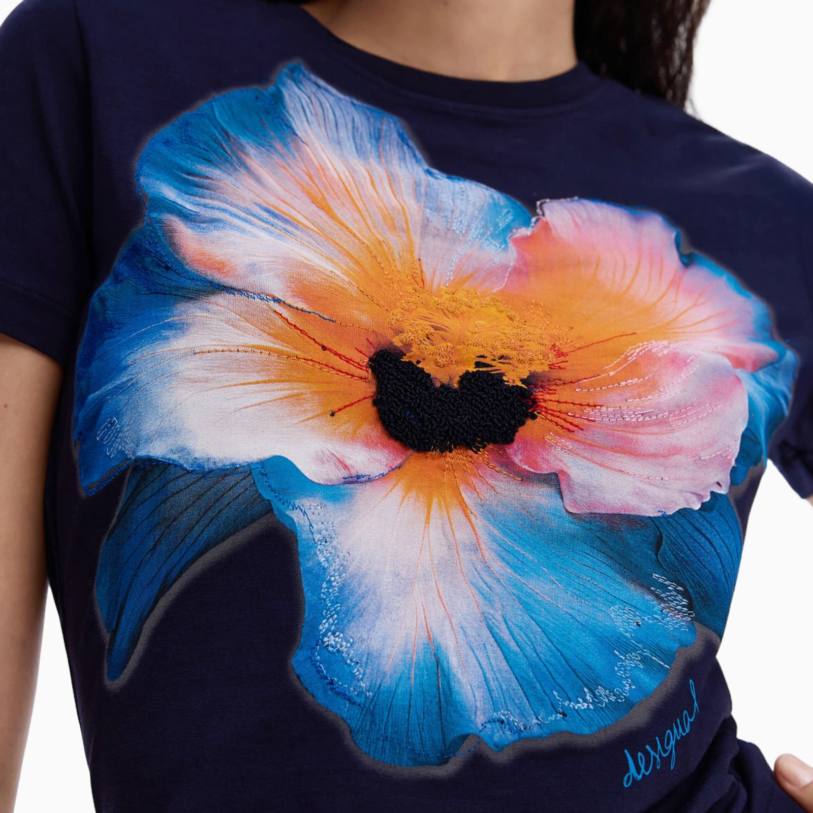 Дамска синя тениска Desigual Women T-shirt 26SWTK03 5000 Close-Up