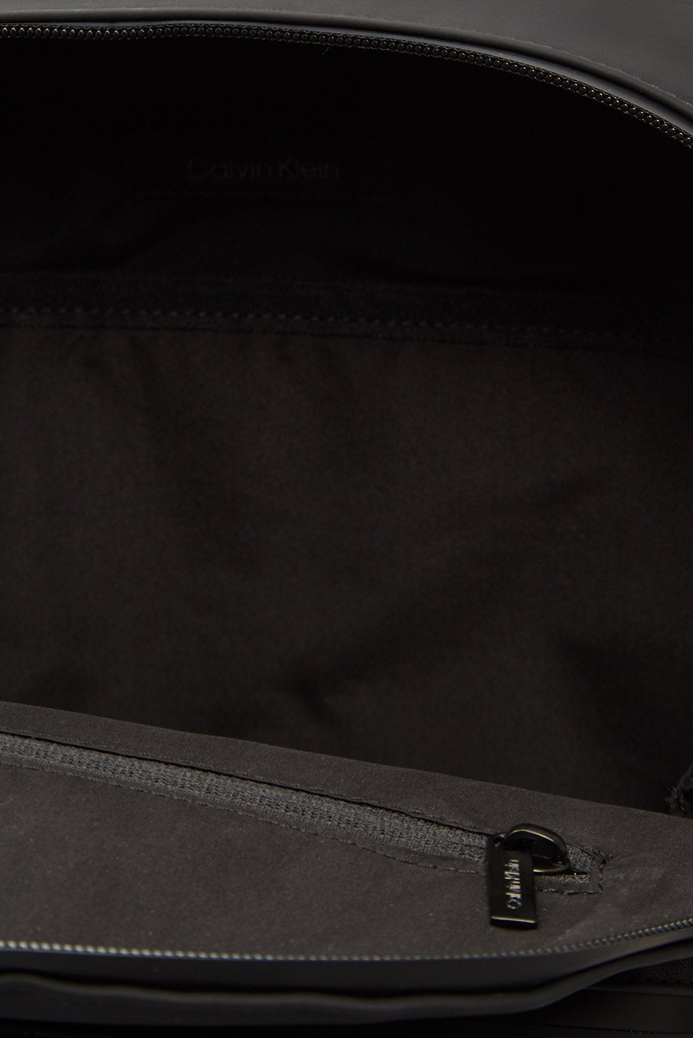 Мъжка раница Men’s rucksack Calvin Klein
K50K512237 Black inside view