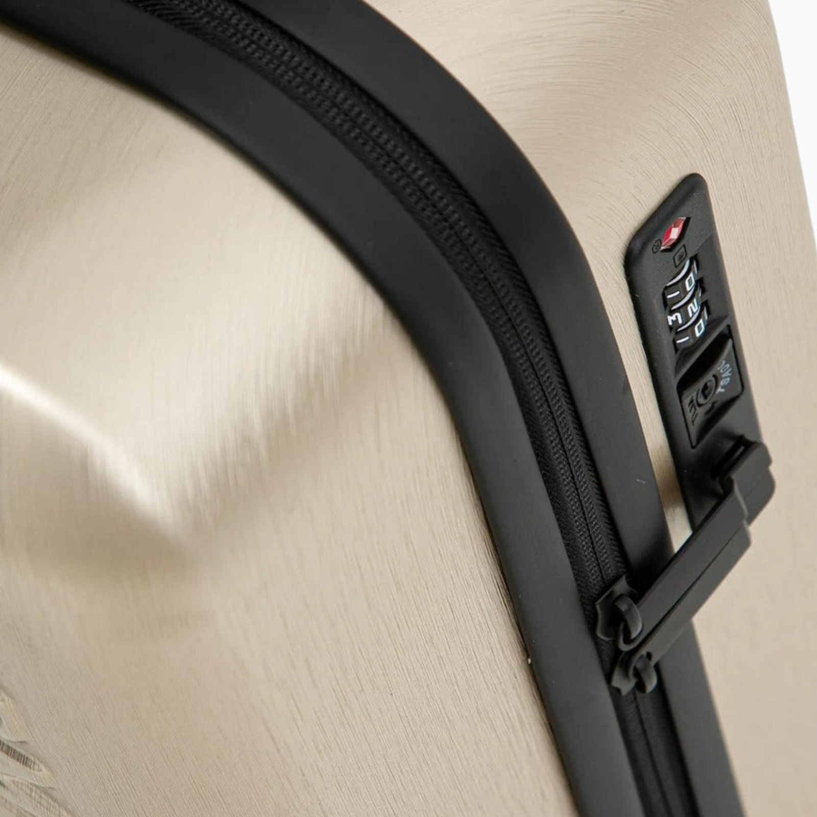 Куфър за багаж Armani Exchange Trolley Suitcase XW002233 AF21472 F1020 Close-Up
