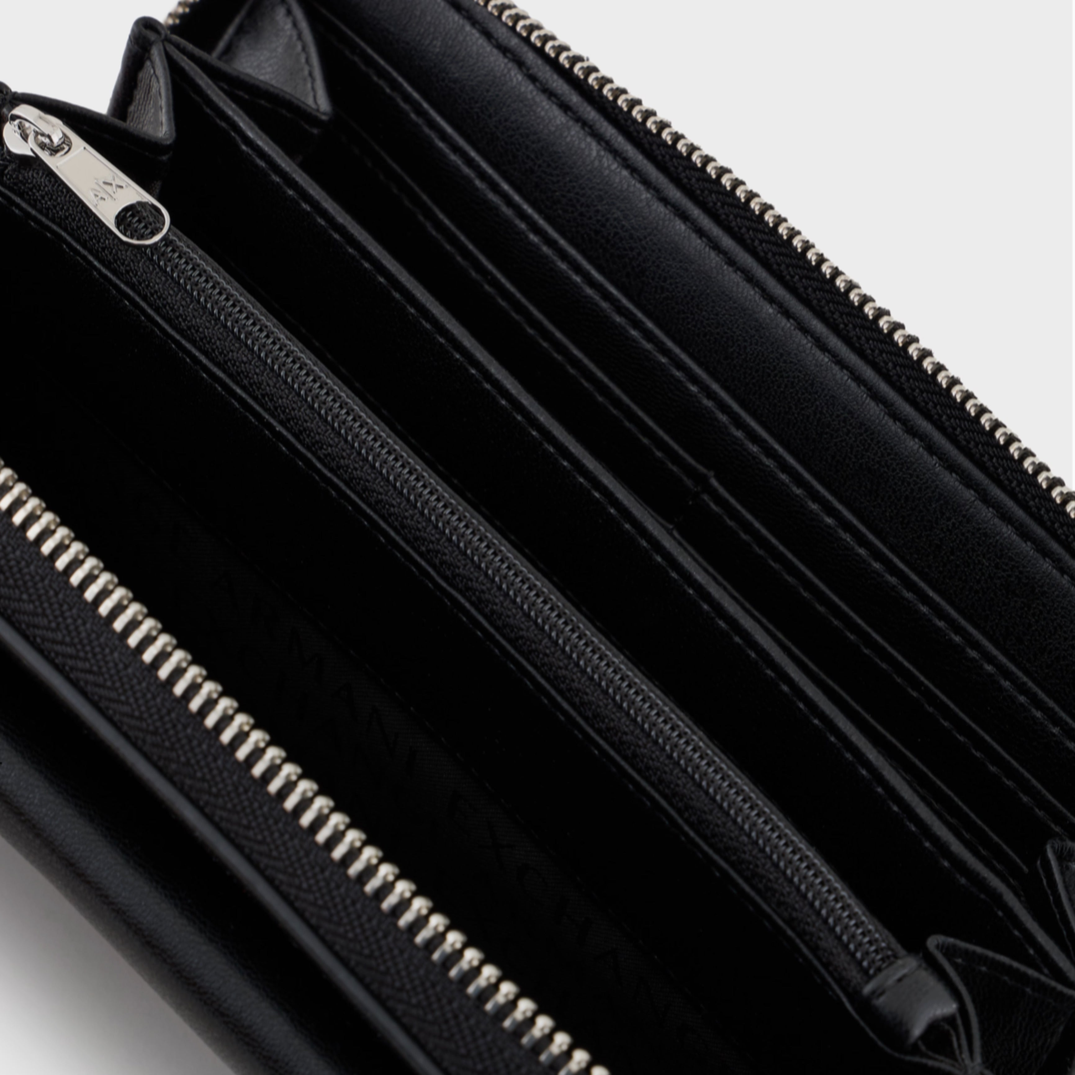 Дамско клъч портмоне Armani Exchange Women’s clutch wallet Armani Exchange
XW000948 AF12589 UC001 Black Top view