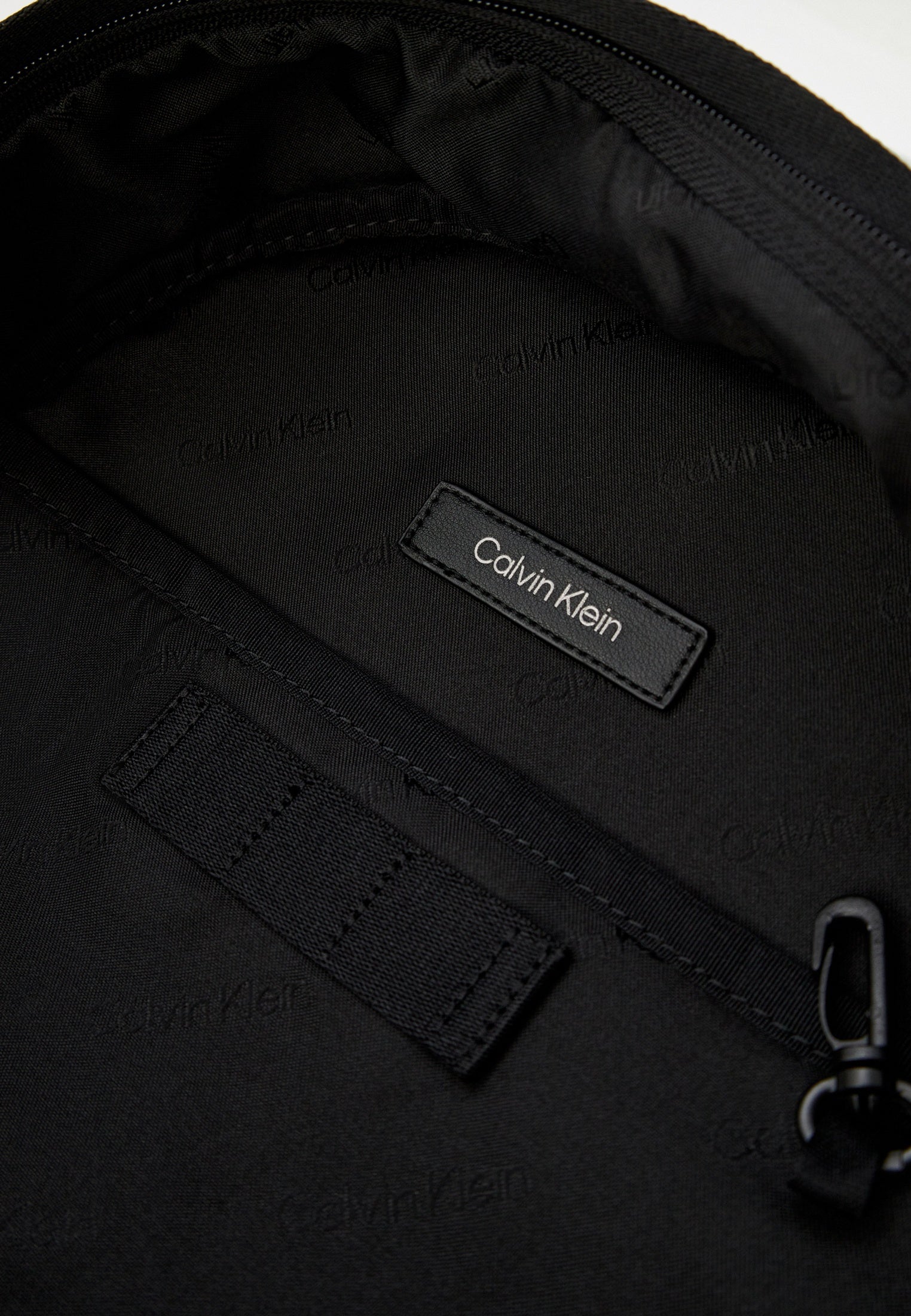 Мъжка раница Men’s rucksack Calvin Klein
K50K512115 Black inside view