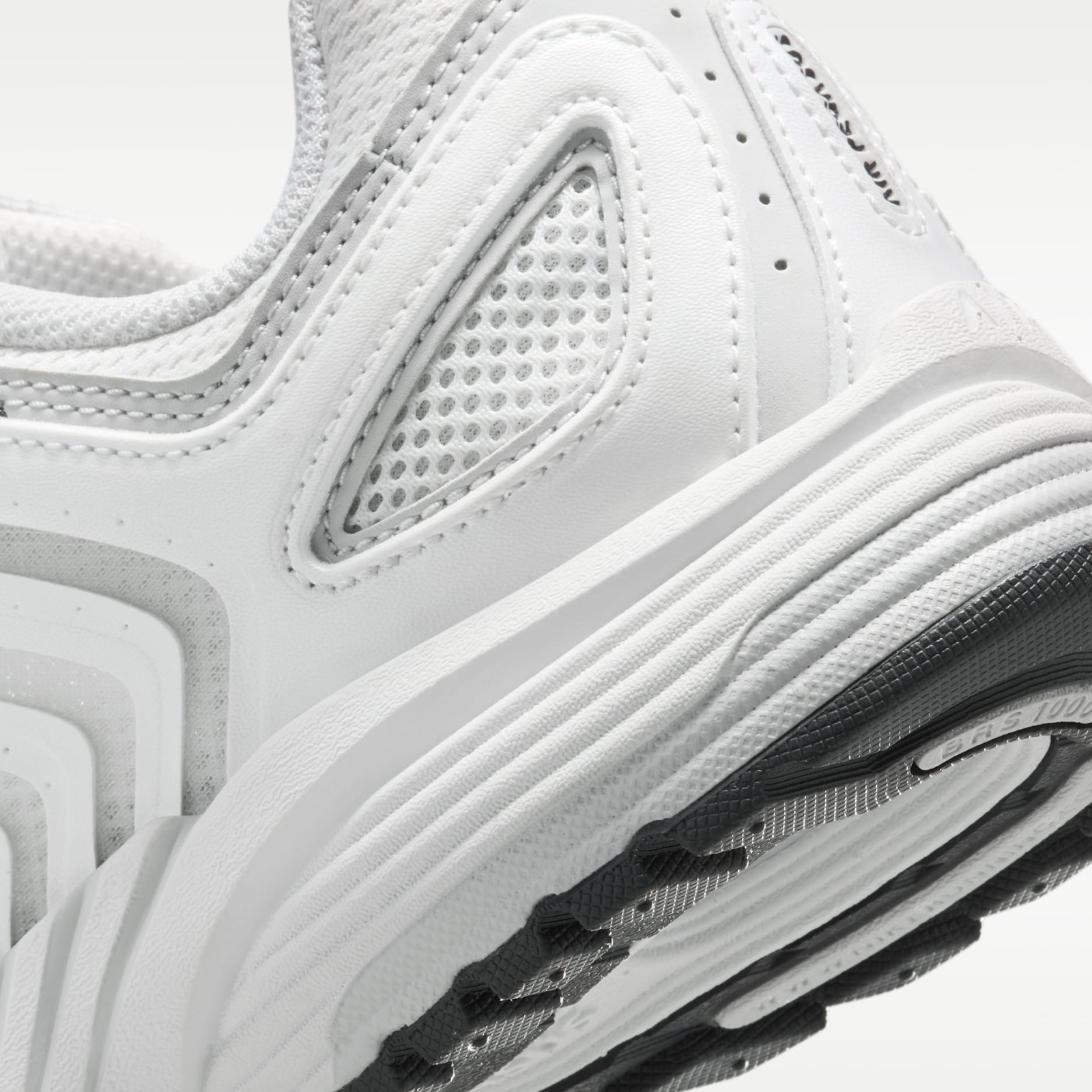 Дамски маратонки Nike Air Pegasus 2005 Women Sneakers HQ5718-103 Heel View