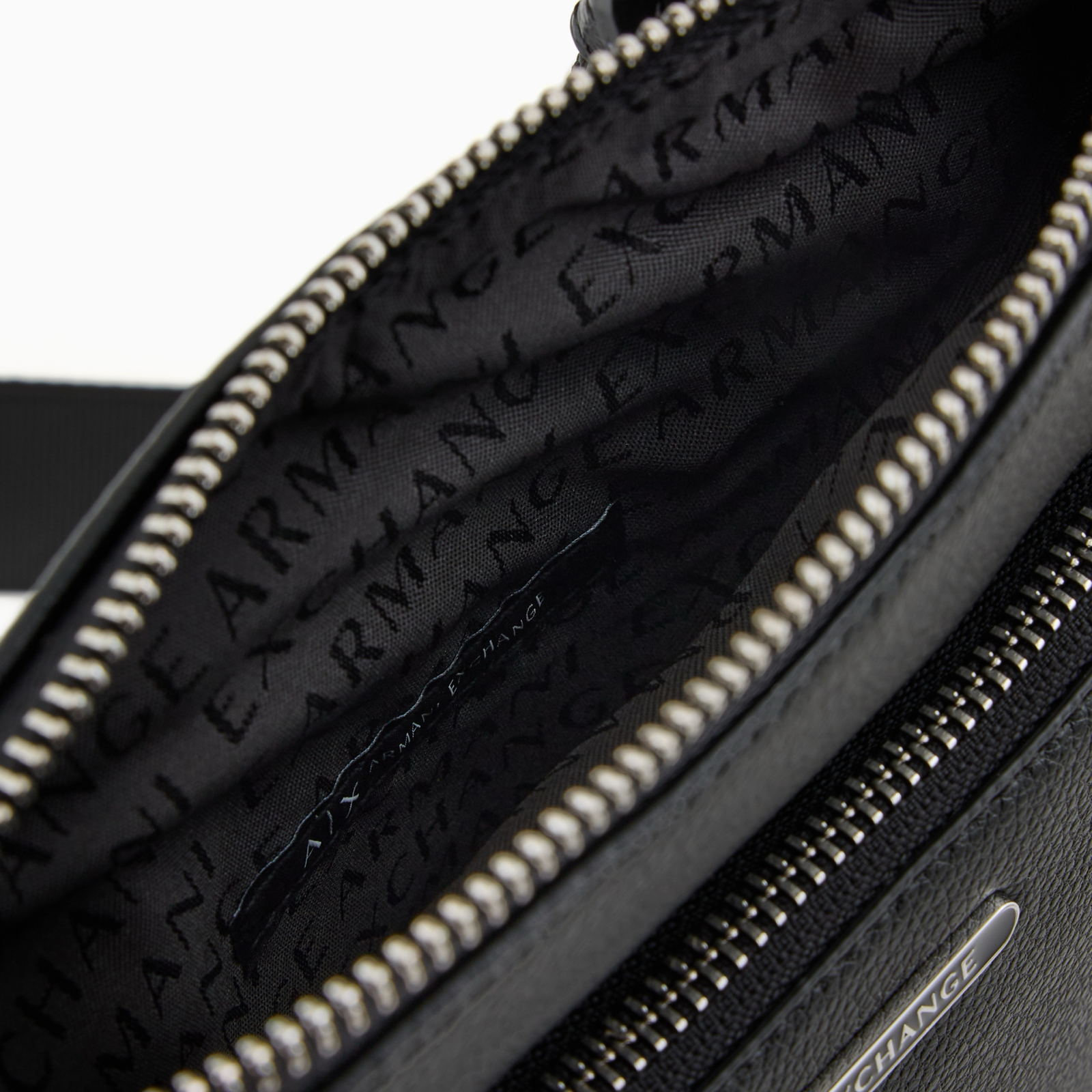 Мъжка чанта Armani Exchange Men Bag XM000846 AF12134 UC001 Inside View