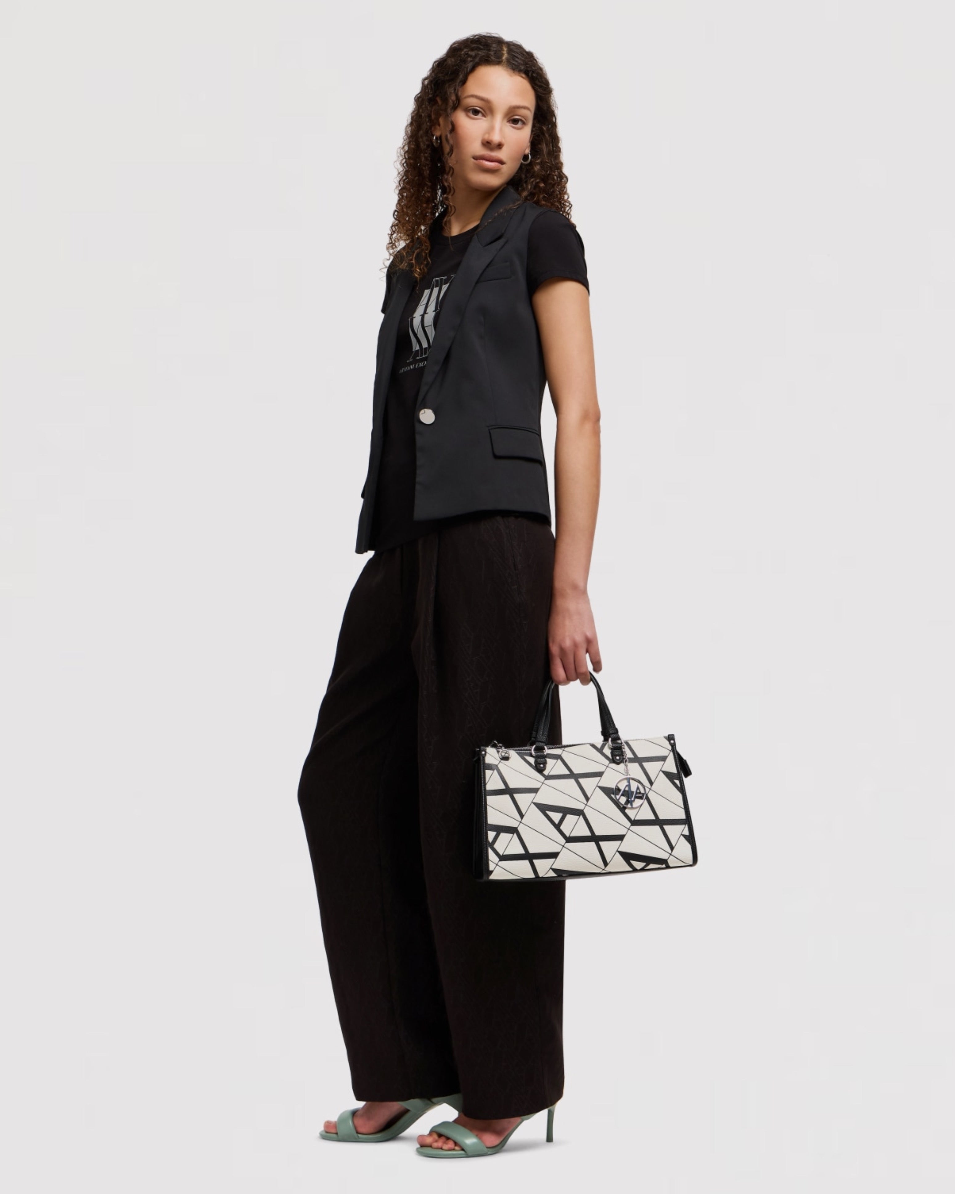 Дамска чанта с презрамка Women’s handbag Armani Exchange XW000400 AF13680 F0023 Black and White Full body lifestyle shot