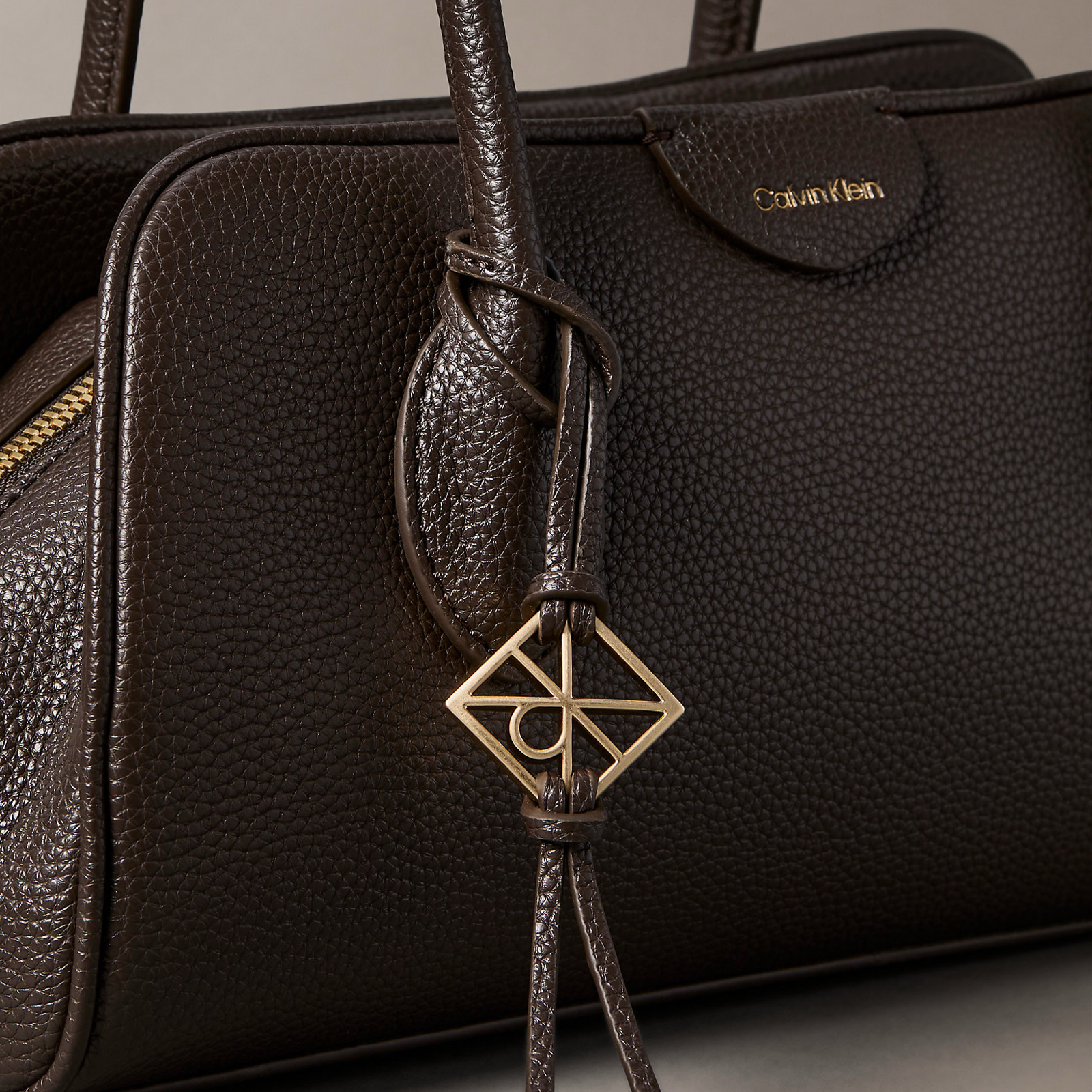 Дамска чанта Calvin Klein Women Handbag LV04F3743G BAL Close-Up