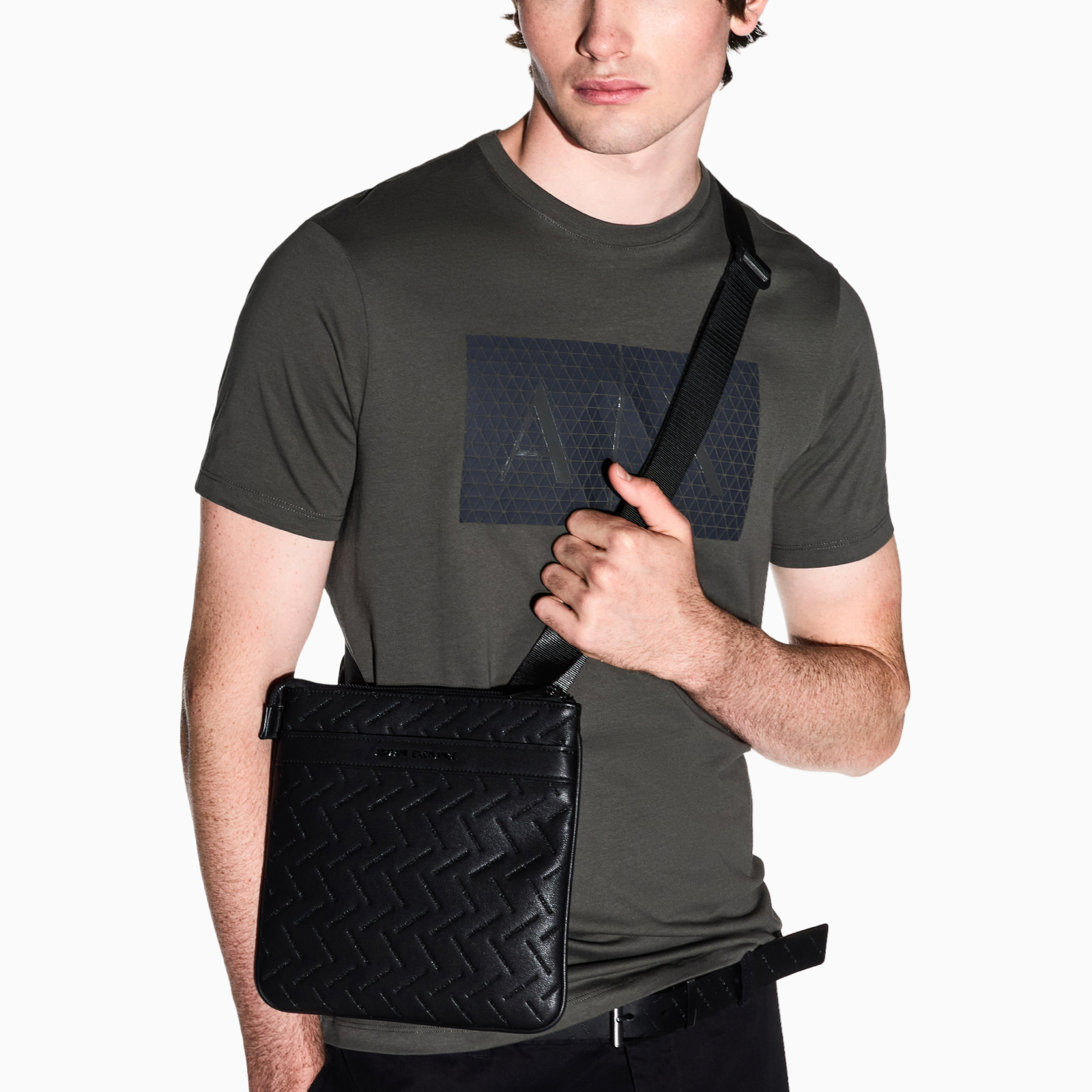 Мъжка чанта Armani Exchange Men Bag XM002597 AF22652 UC001 Model View