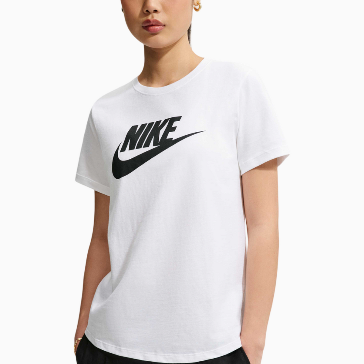 Дамска тениска Nike Club Essentials Women T-shirt DX7906-100 Front View