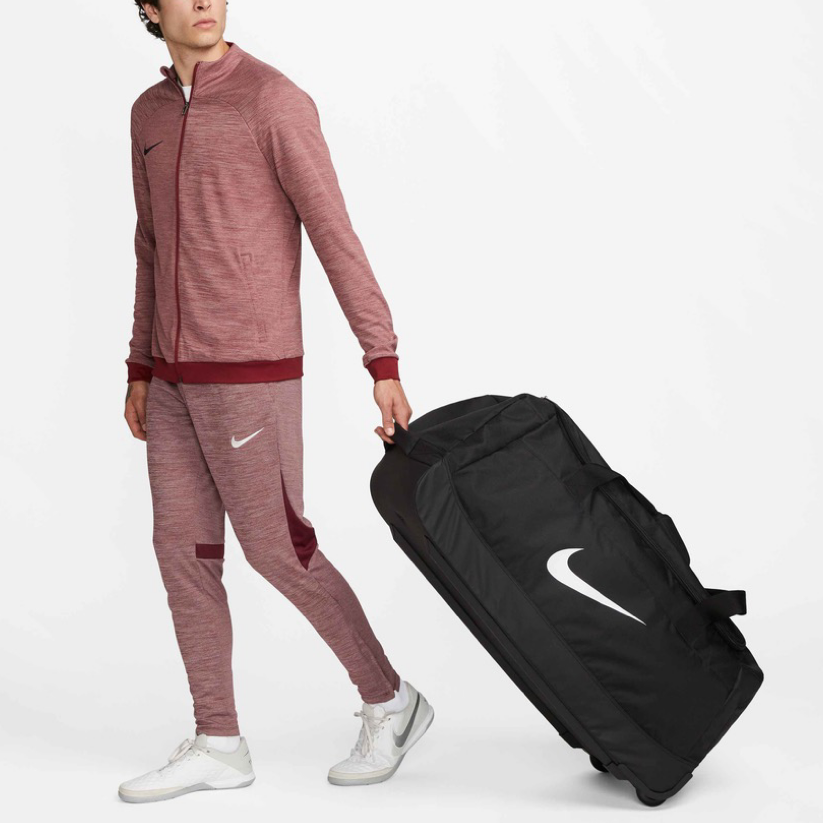 Пътна чанта с колела Nike Club Roller Bag BA5199-010 Hand View