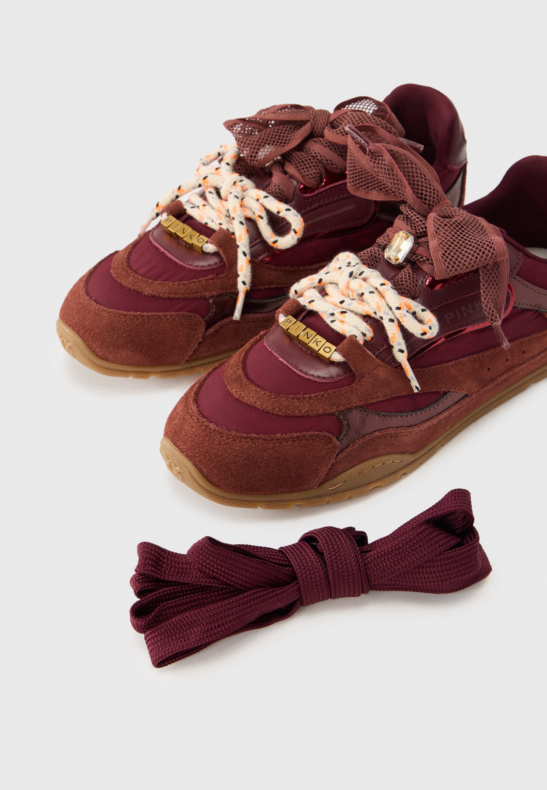 Дамски кецове Women’s sneakers Pinko Yulia
SS0185 P076 CR8 Bordeaux Close up view