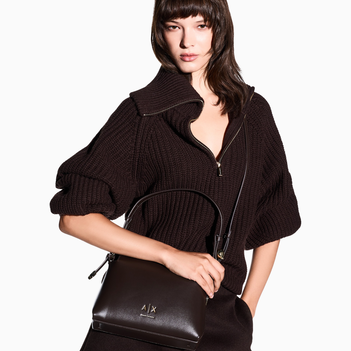 Дамска кафява чанта Armani Exchange Women Shoulder Bag XW002990 AF26452 U6032 Model View