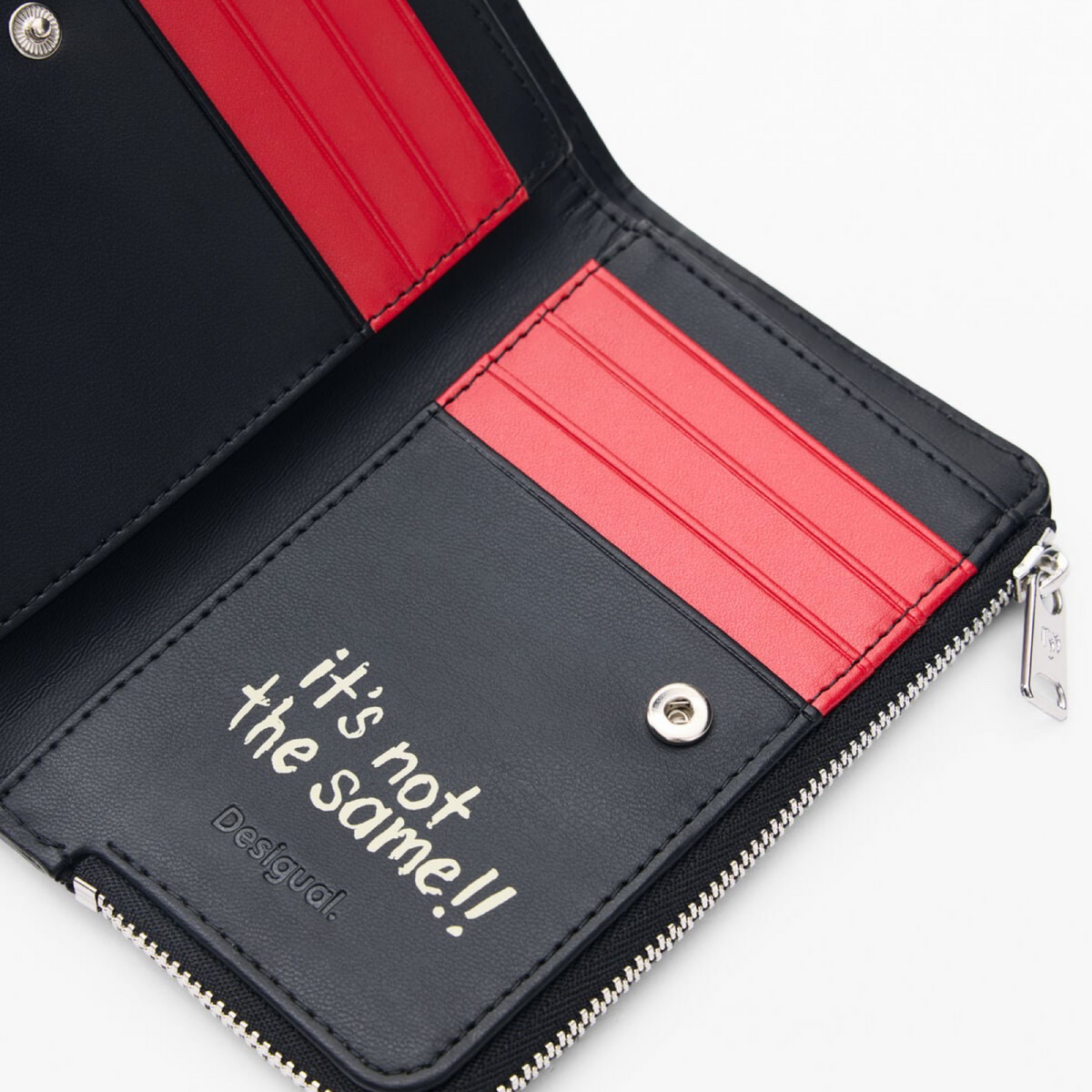 Дамско портмоне Desigual Women Wallet 26WAYP34 2000 Inside View