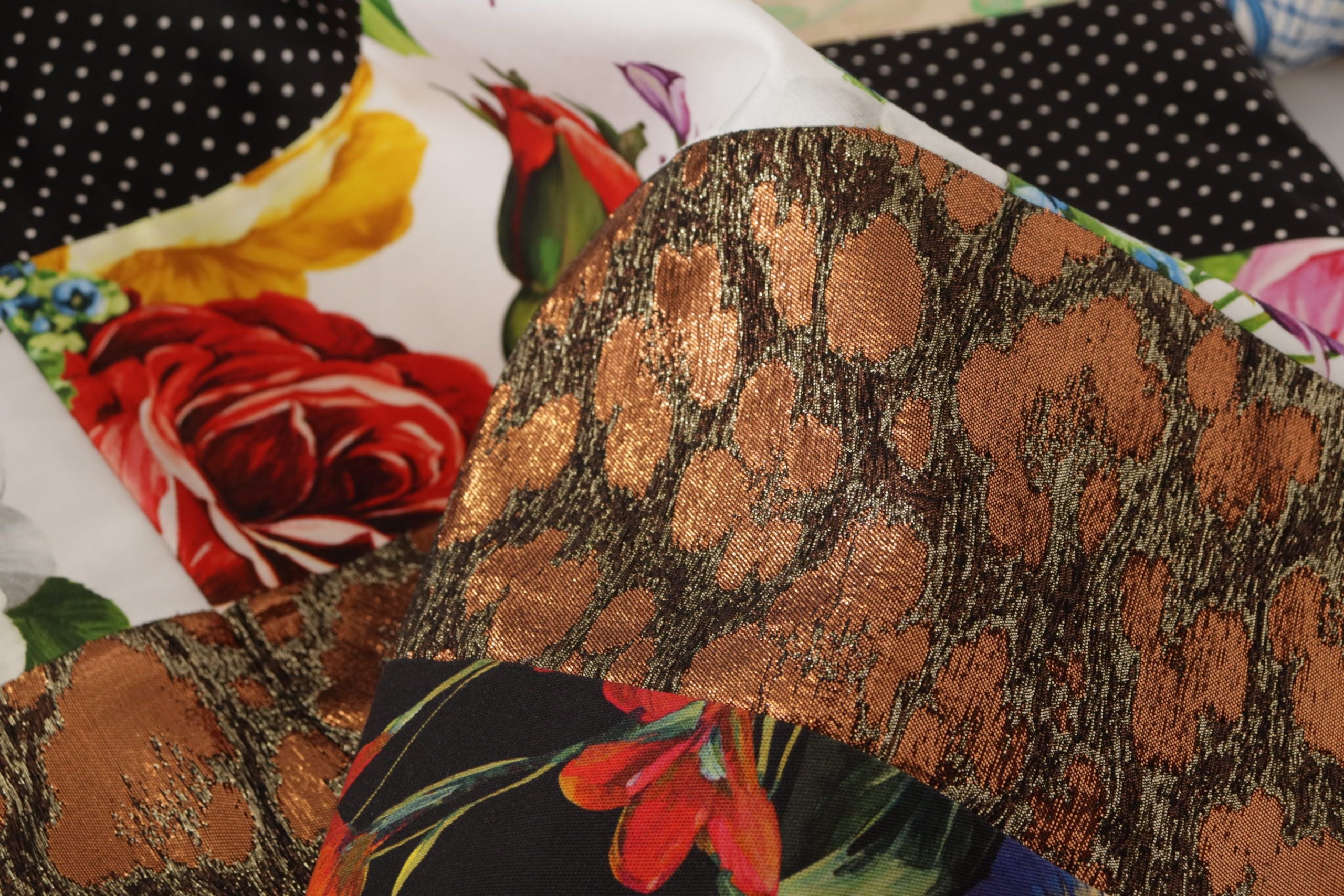 Мини рокля Dolce &amp; Gabbana Patchwork Sheath - многоцветна елегантност