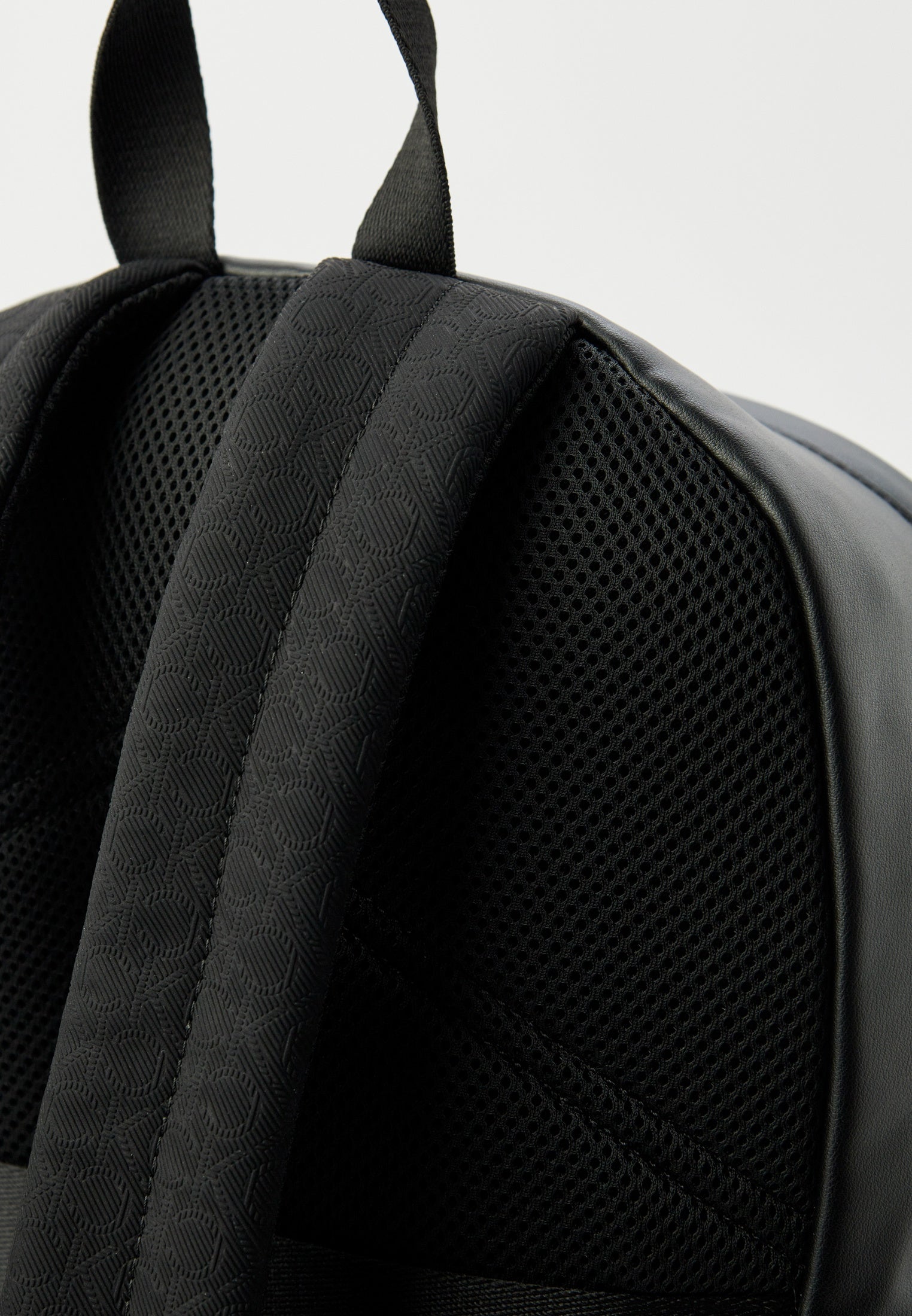 Мъжка раница Men’s rucksack Calvin Klein
K50K512719 straps view