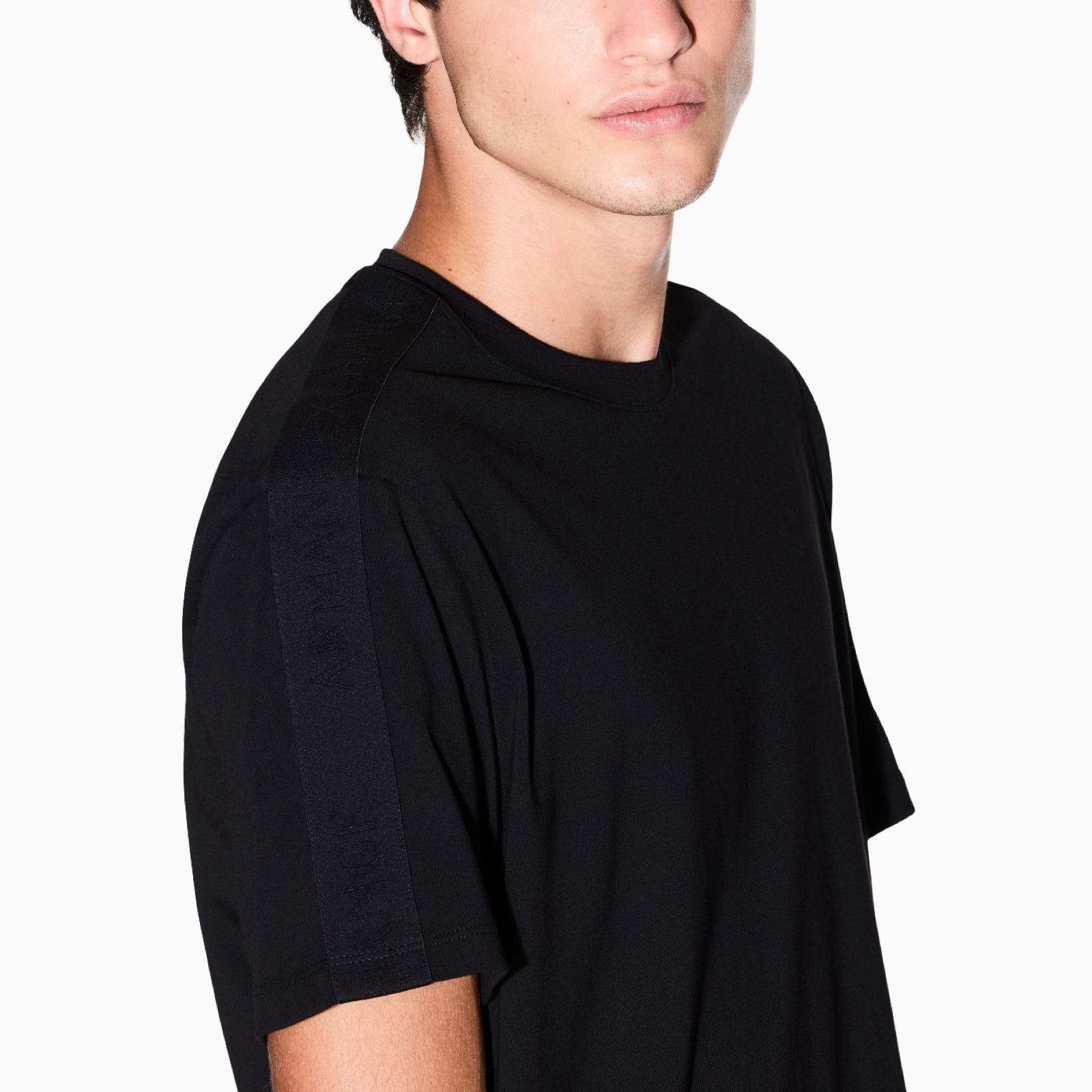 Мъжка черна тениска Armani Exchange Men T-shirt XM001283 AF10361 Close-Up