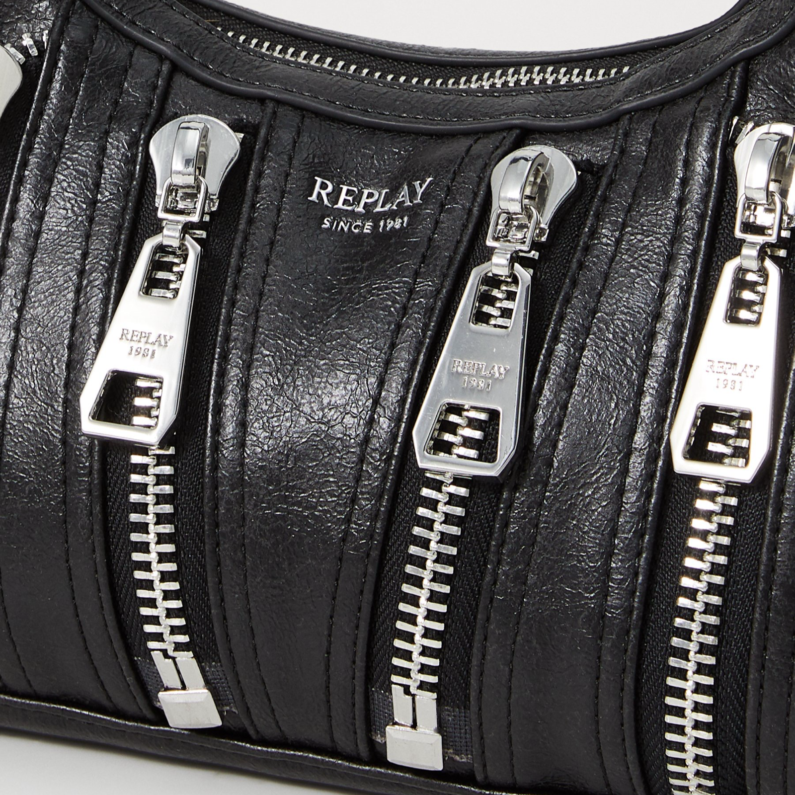 Дамска чанта Replay Women Handbag 
FW3770.000.A0504F Close-Up