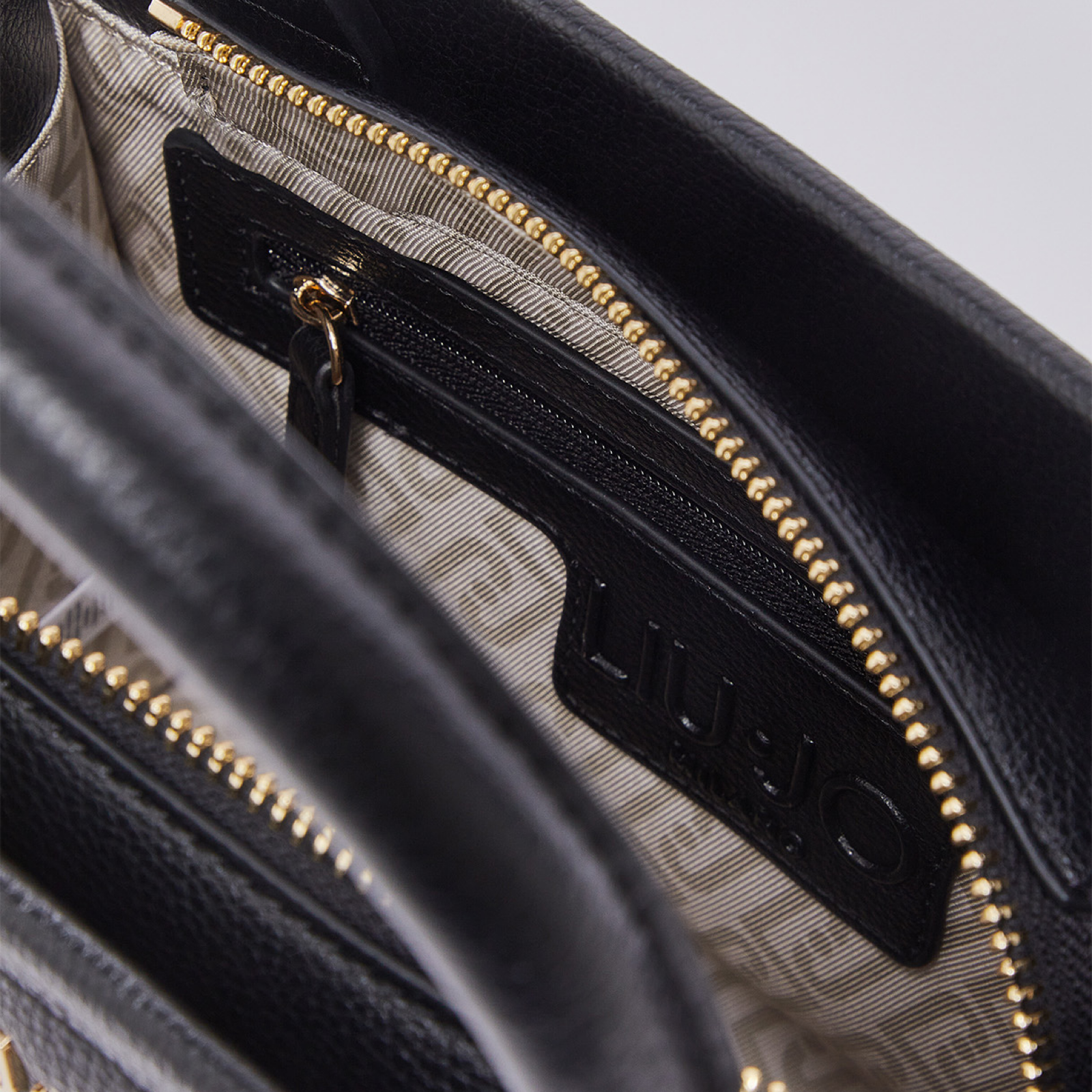 Дамска чанта Liu Jo Women Small Handbag With Charm AA6192 E1012 22222 Inside View