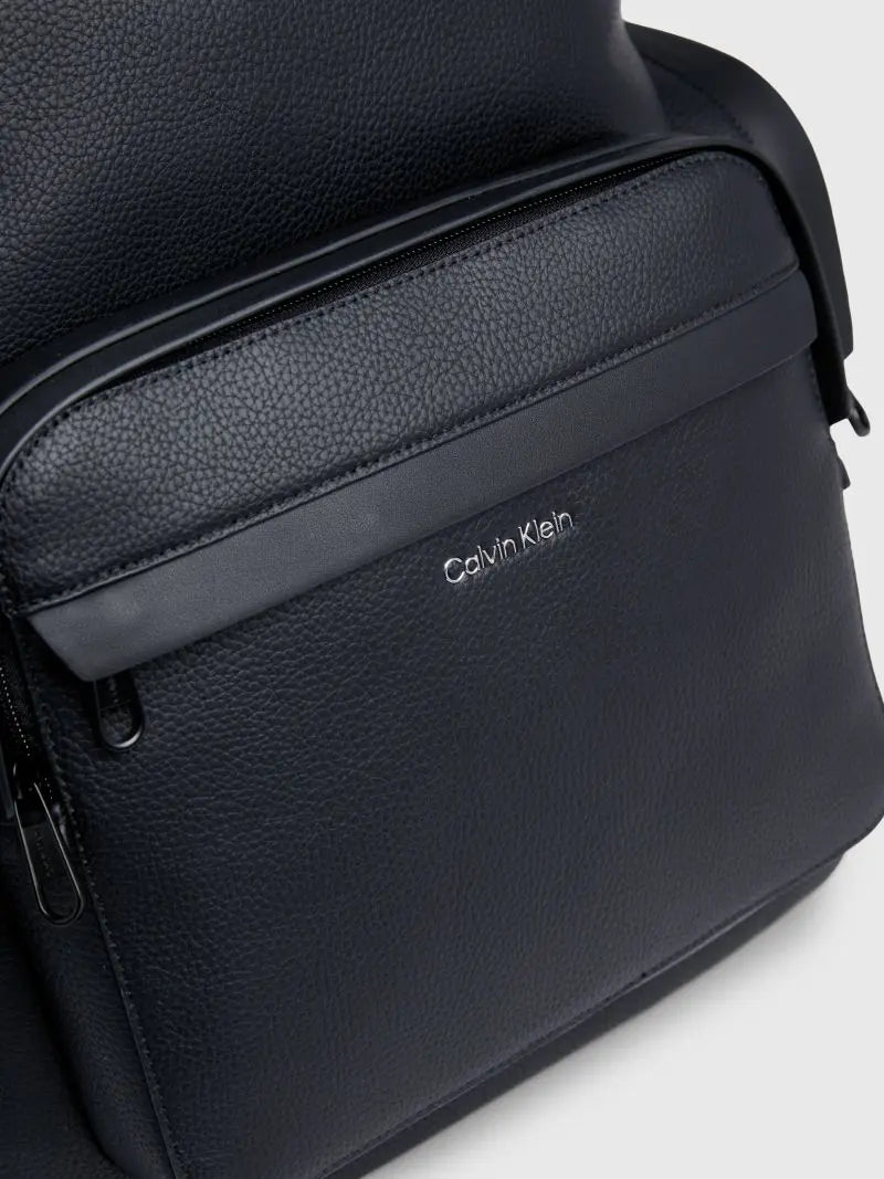 Мъжка раница Men’s rucksack Calvin Klein
K50K511631 Black logo view