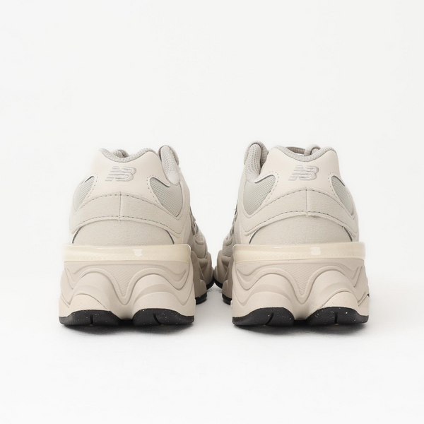 Дамски маратонки New Balance 9060 G90607GY (бежово) Изглед отзад
