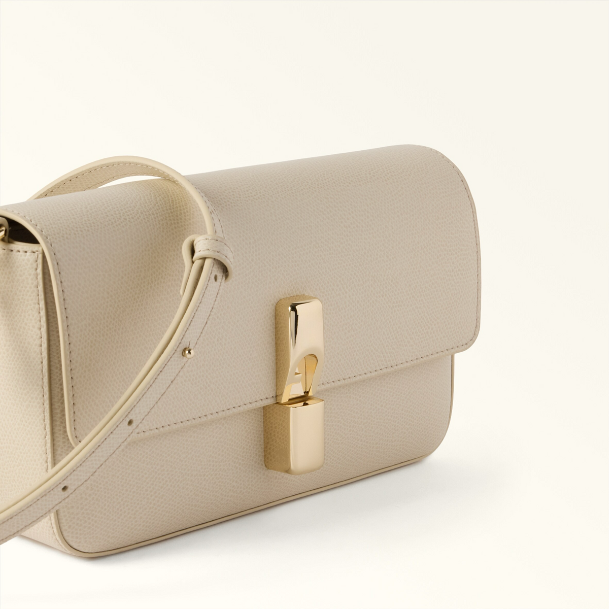 Дамска чанта Furla Iride S Crossbody Bag WB02205_ARE00_1007-4901S Side View