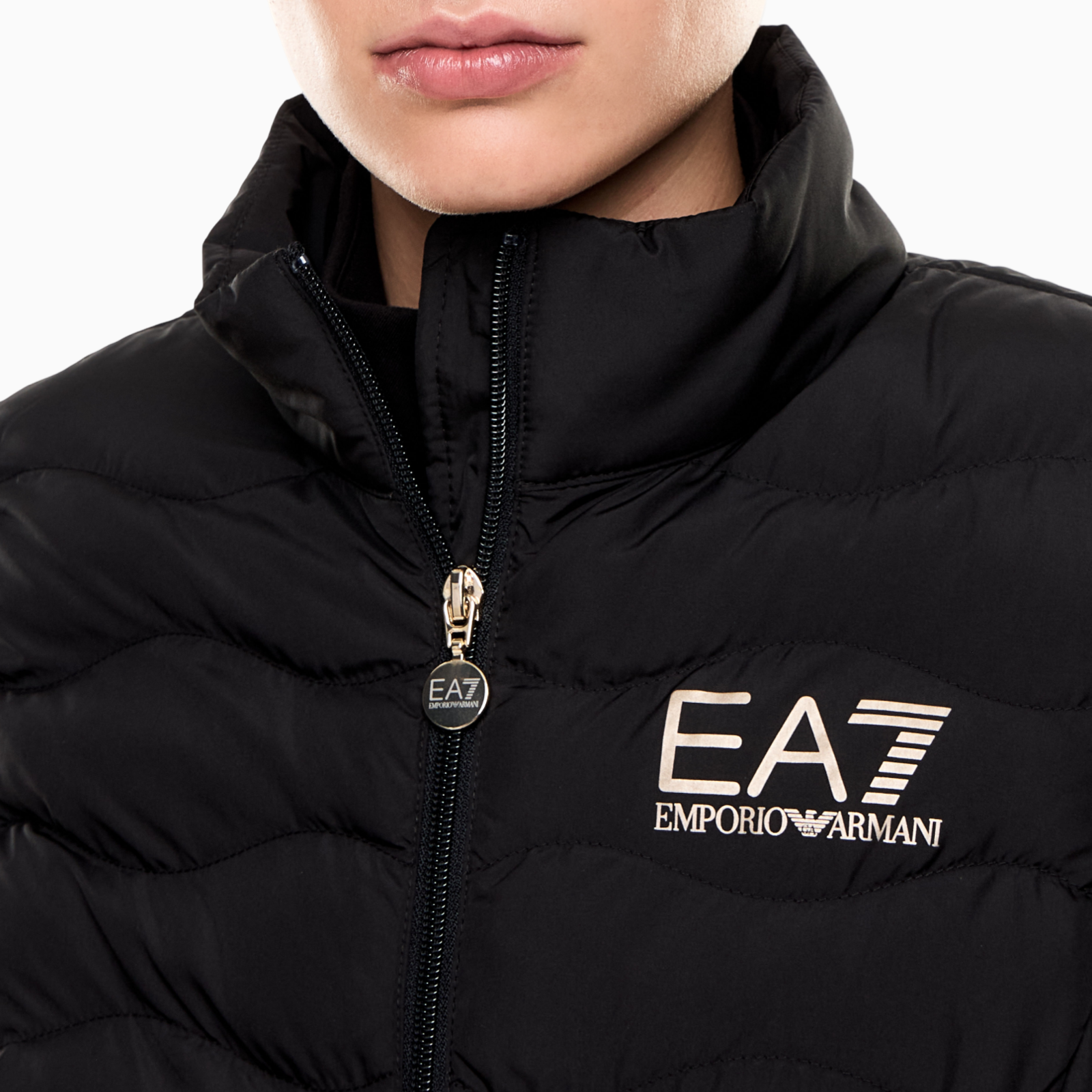 Дамски черен елек Ea7 Emporio Armani Women Gilet 8NTQ08 TNF8Z 0200 Close-Up