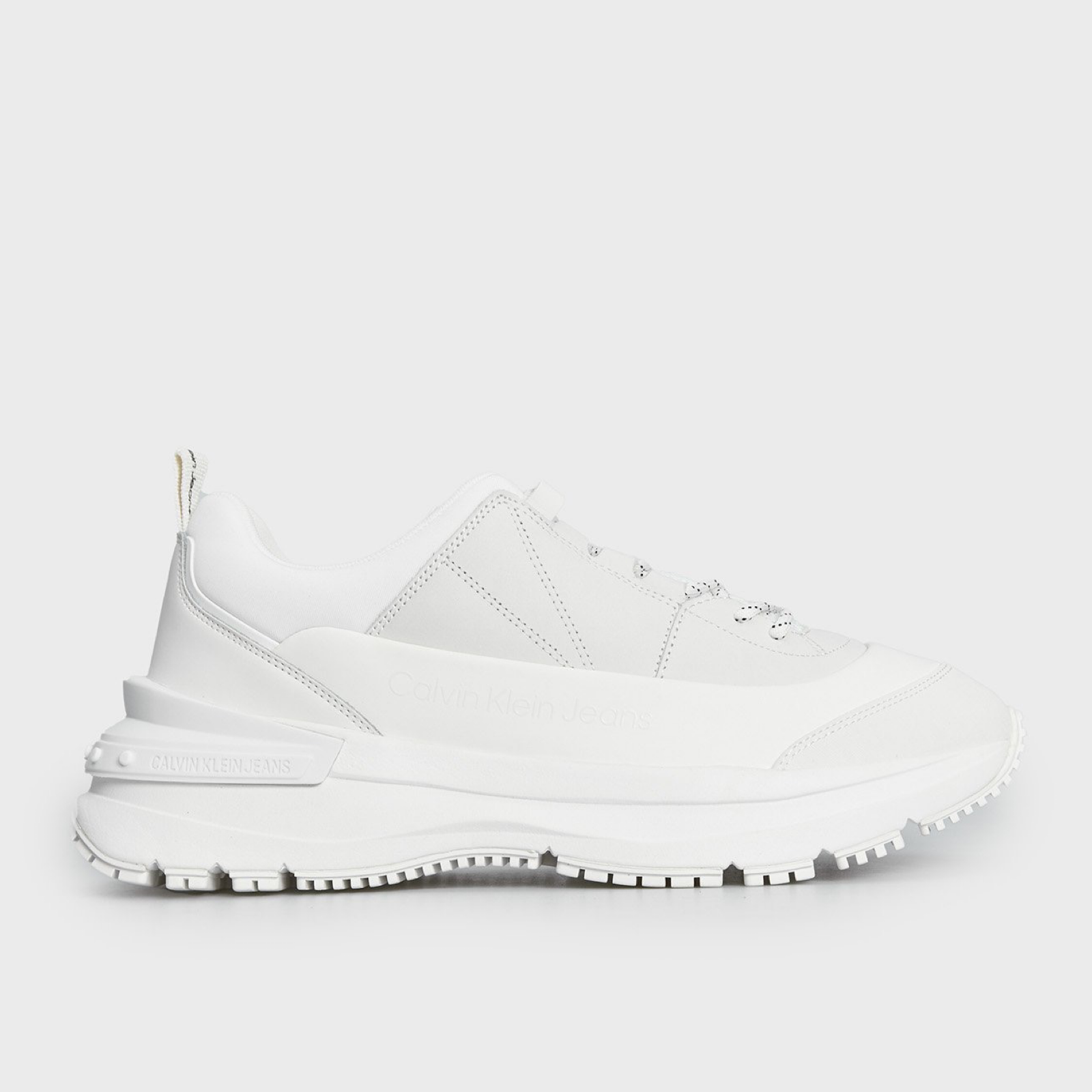 Мъжки бели маратонки Calvin Klein Jeans Chunky Runner YM0YM00825