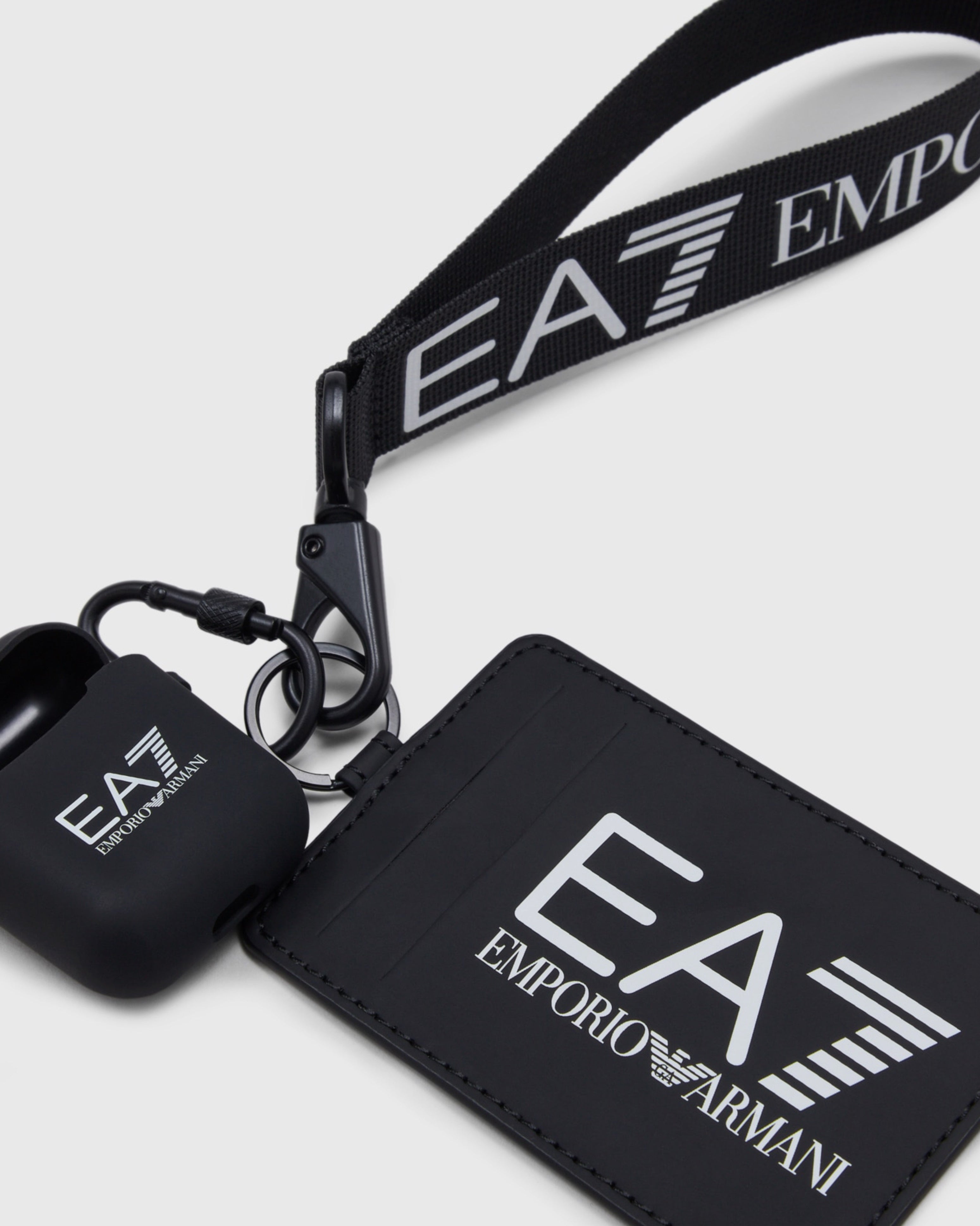 Картхолдър и калъф за слушалки Еър Подс Unisex Wristlet Case With Integrated Air Pods Case EA7 Emporio Armani
245103 3R9109 5020