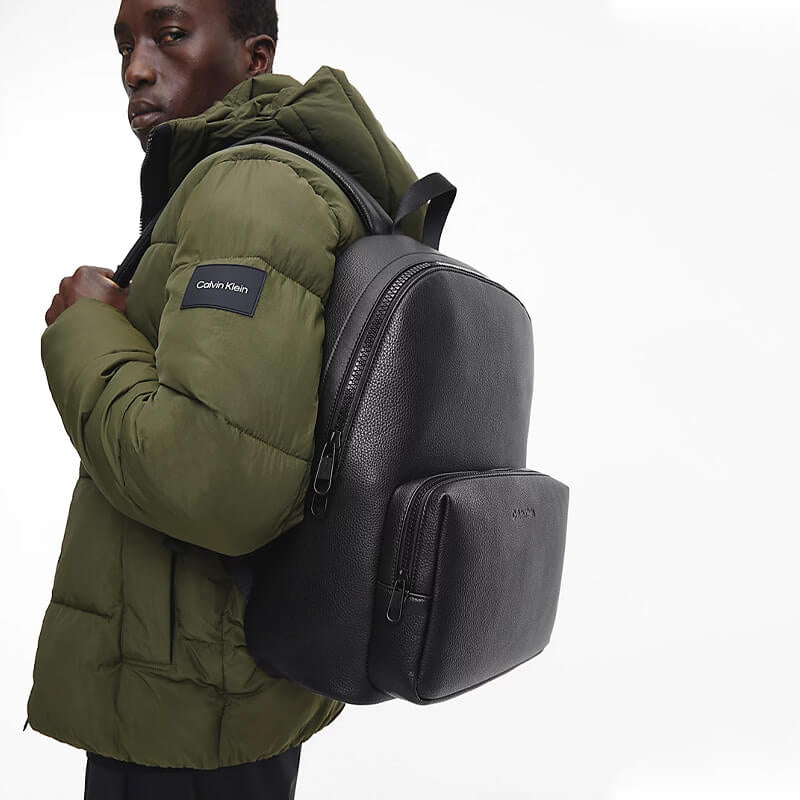 Мъжка раница Men’s rucksack Calvin Klein
K50K508696 Black side lifestyle view