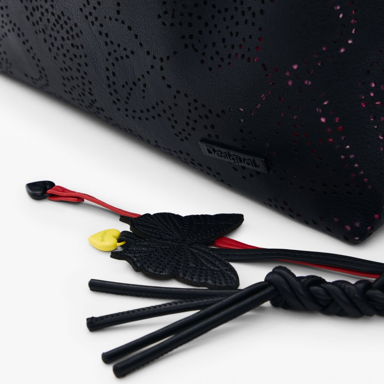 Дамска чанта Desigual Women Shoulder Bag 26SAXP60 2000U Close-Up