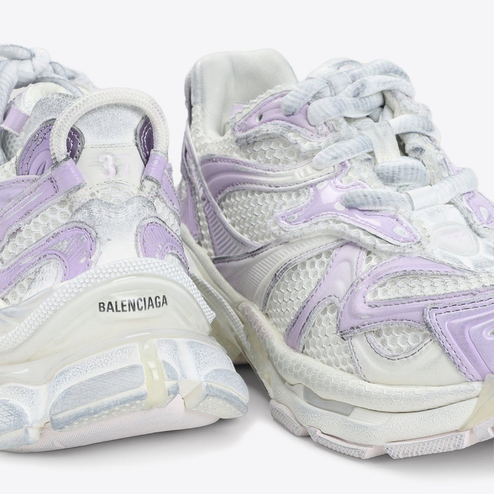 Balenciaga Runner 2.0 Sneakers 779064WRN2G1150 Close-Up